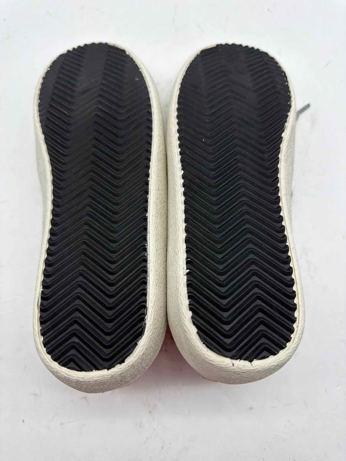 Pre-Owned Golden Goose White Size 9 Fashion Sneaker Athletic Shoes | True Fashionistas.