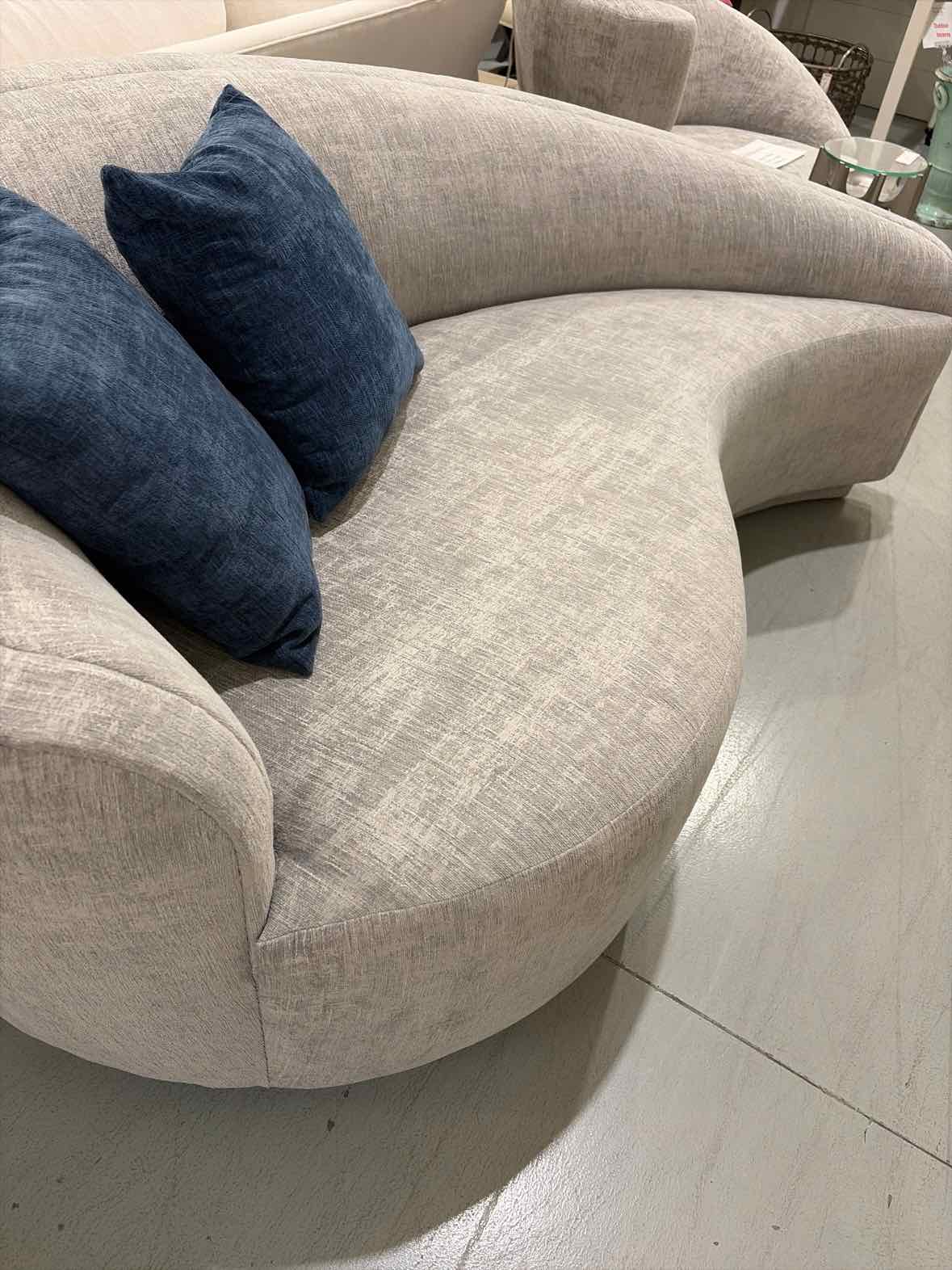 Living Room Cuved Chaise | True Fashionistas.