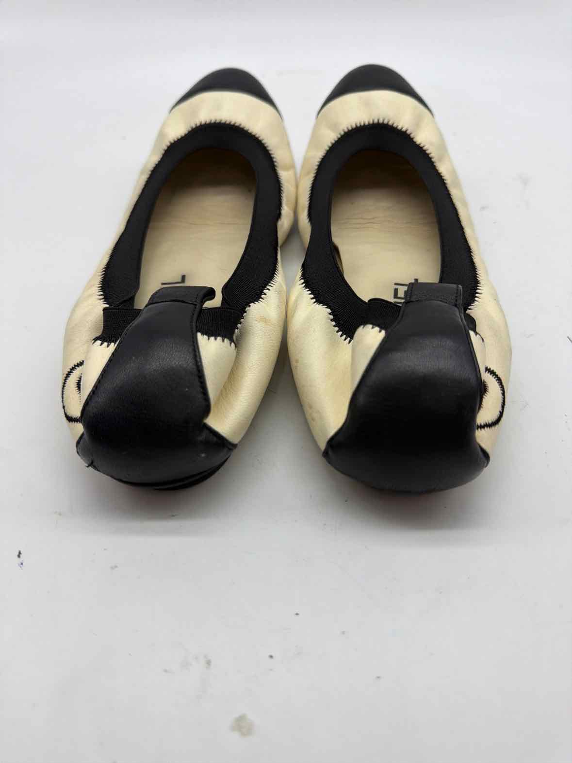 Pre-Owned Chanel Ivory Size 38 Spirit Flat Flats | True Fashionistas.