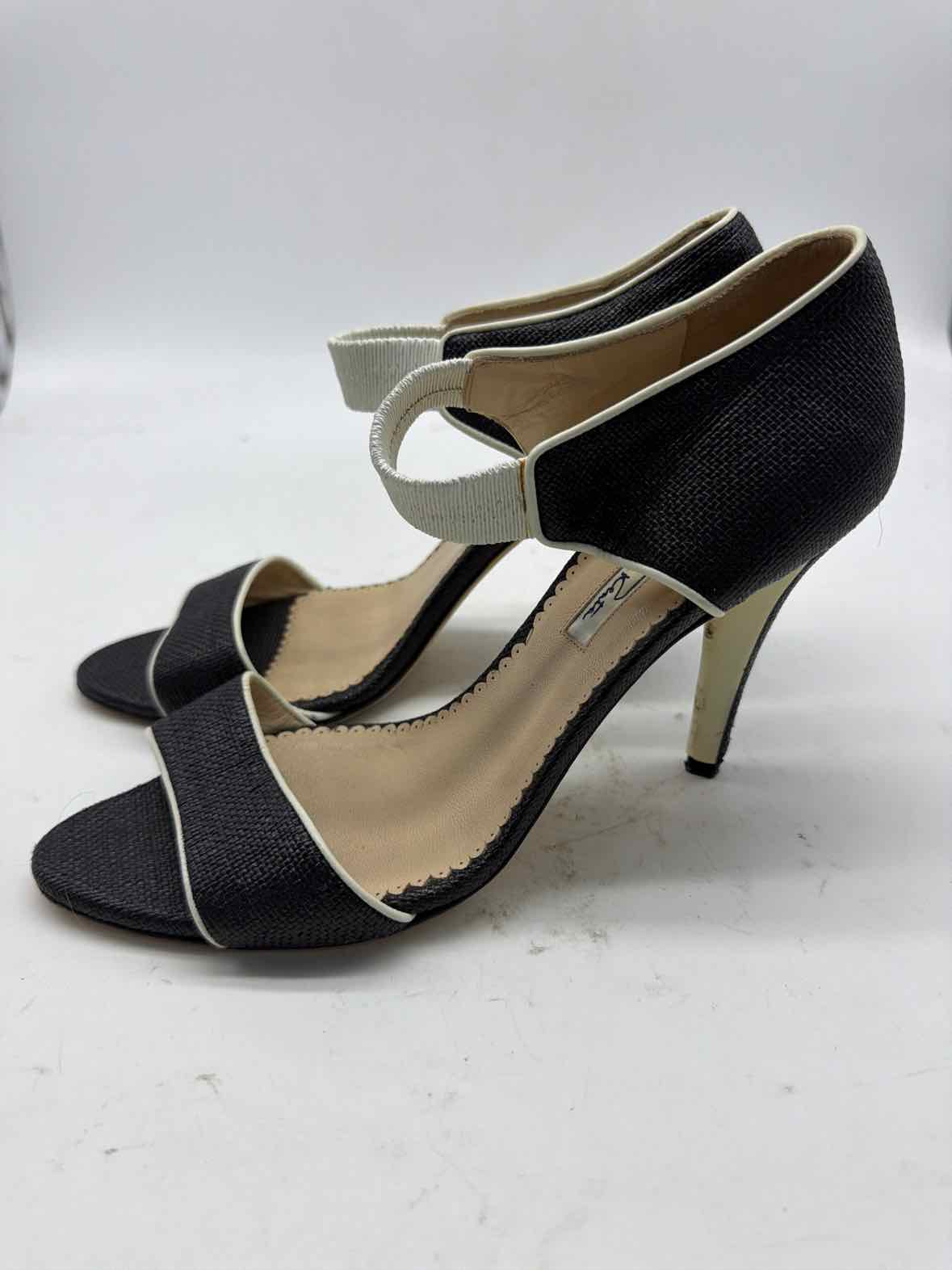 Pre-Owned Oscar de la Renta Black Size 37.5 Ankle Strap Heels | True Fashionistas.