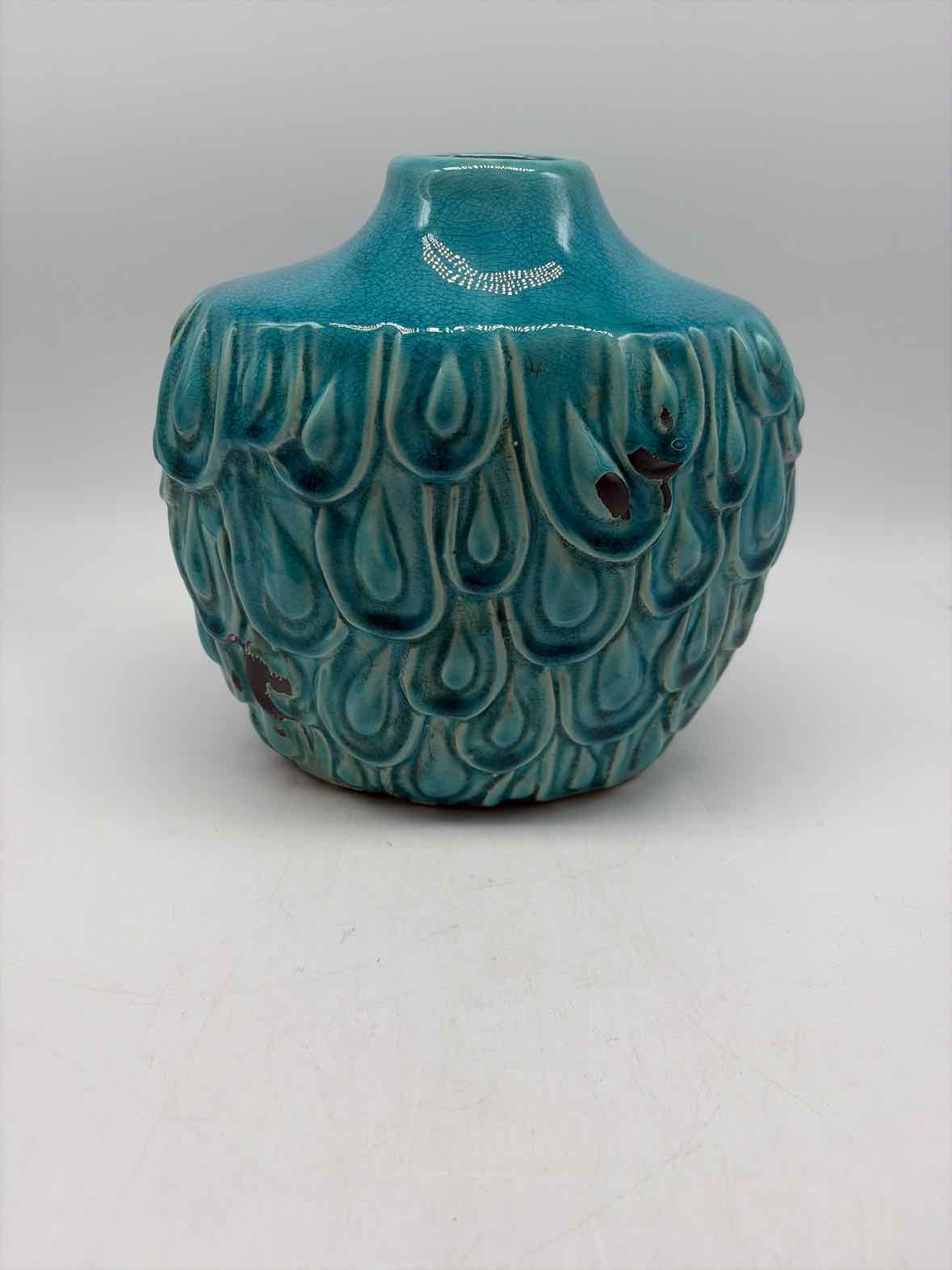 Drop Leaf Aqua Ceramic Vase | True Fashionistas.