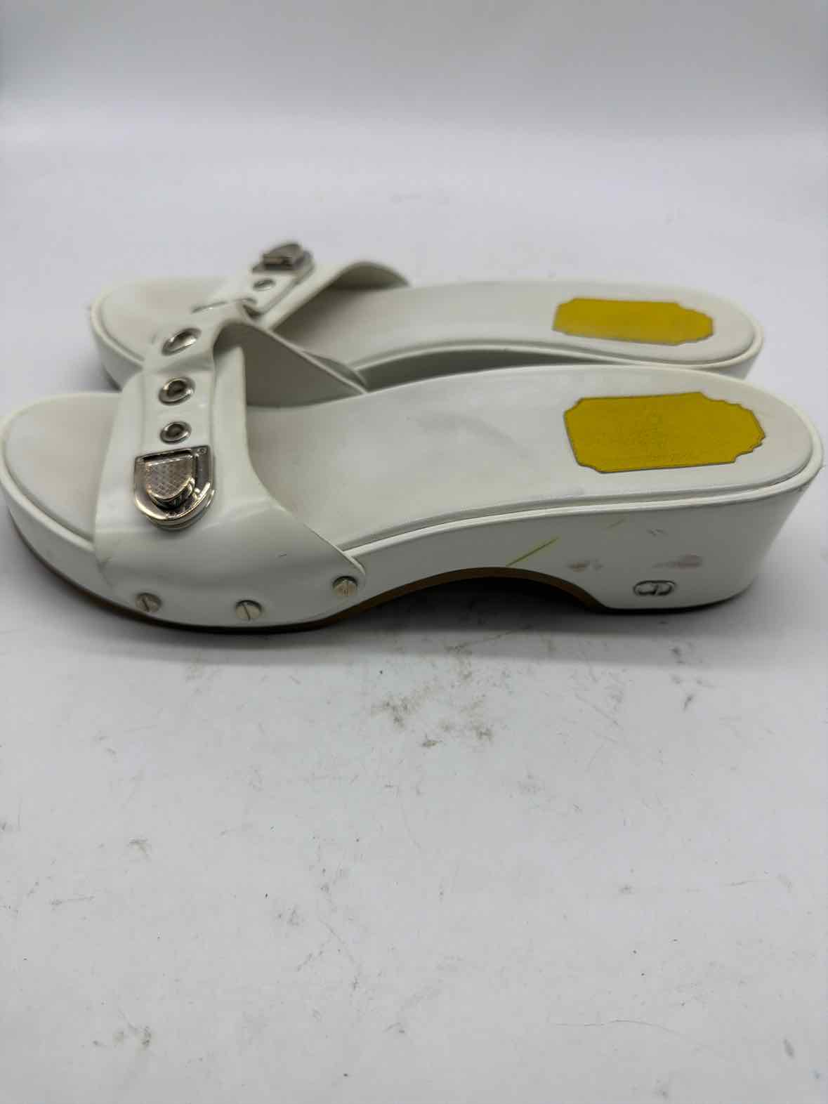 Pre-Owned Christian Dior White Size 39 Clog Slide Sandals | True Fashionistas.