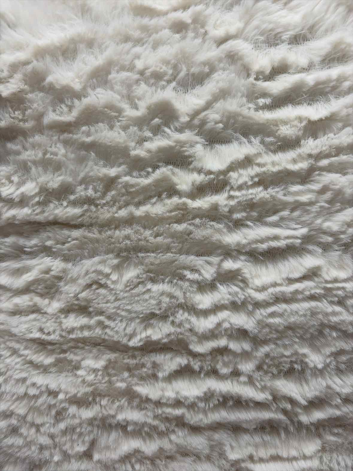 White Fabric Faux Fur Pillow | True Fashionistas.