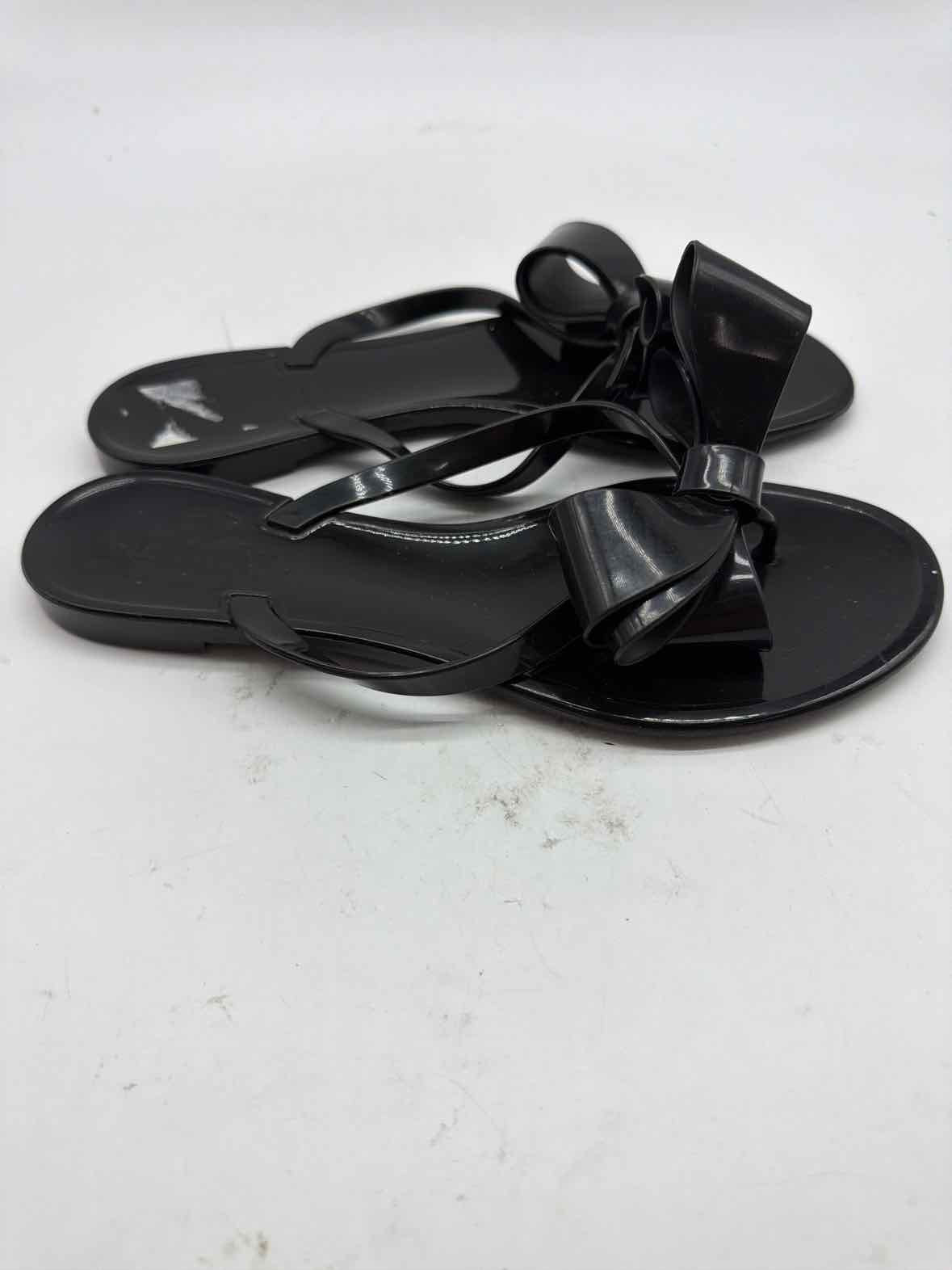 Pre-Owned Valentino Black Size 8 Jelly Thong Sandals | True Fashionistas.