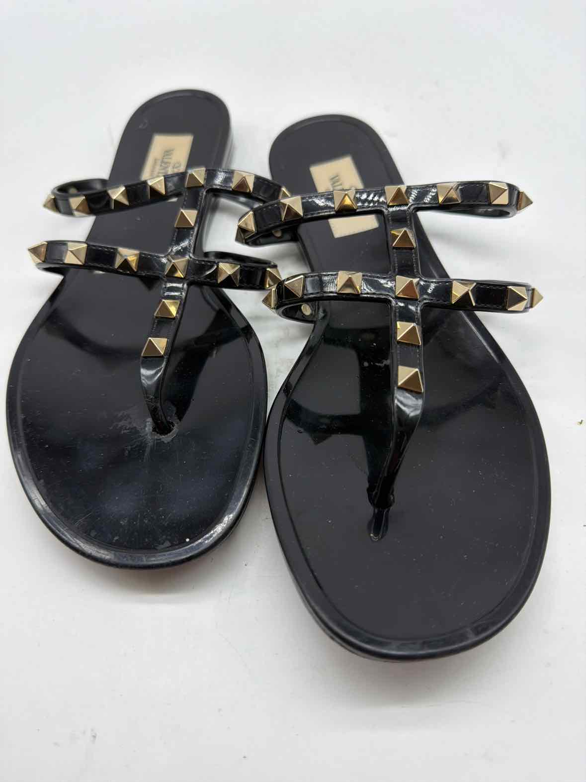 Pre-Owned Valentino Black Size 39 Jelly Rockstud Thong Sandals | True Fashionistas.