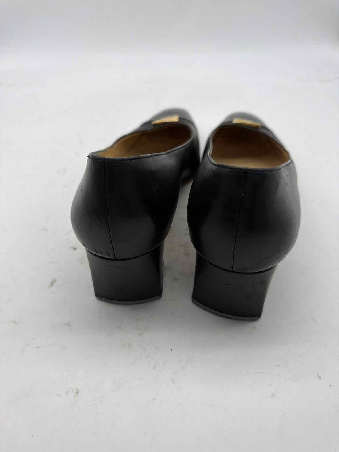 Pre-Owned Salvatore Ferragamo Black Size 8.5 Pump Heels | True Fashionistas.