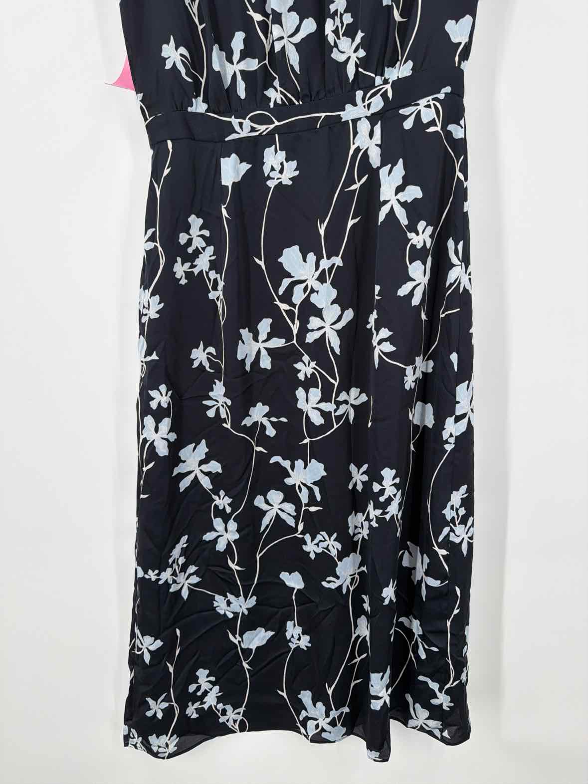 Pre-Owned Equipment Navy Size Medium Long Sleeveless Dress | True Fashionistas.