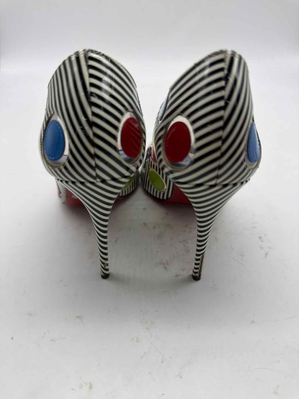 Pre-Owned Christian Louboutin Blue Size 36.5 Peep Toe Heels | True Fashionistas.