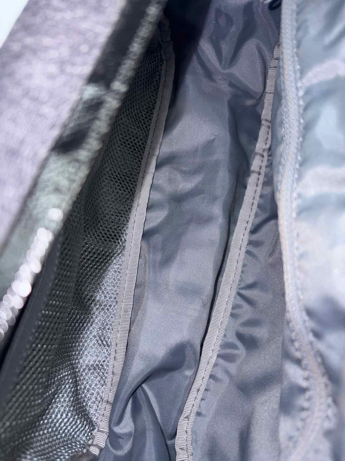 Pre-Owned Lululemon Grey Pouch Pouch | True Fashionistas.