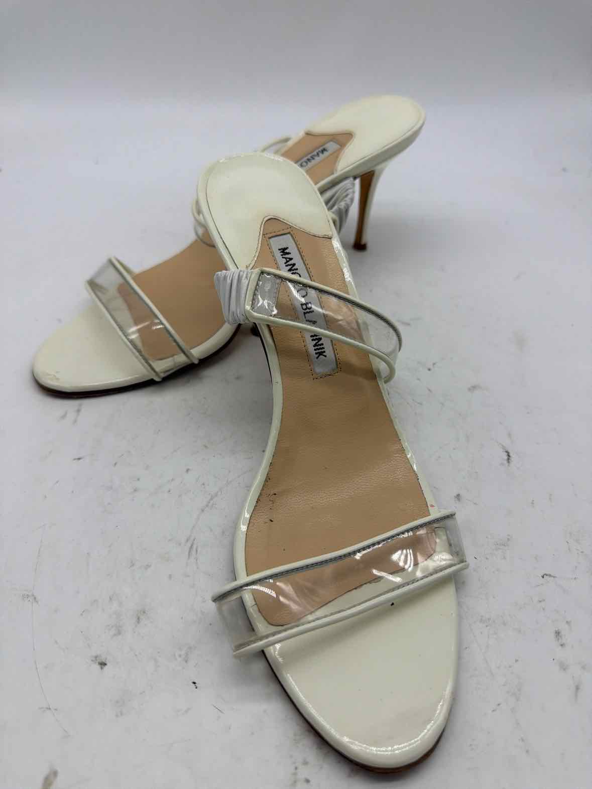 Pre-Owned Manolo Blahnik White Size 8 Patent Leather Mule Sandals | True Fashionistas.