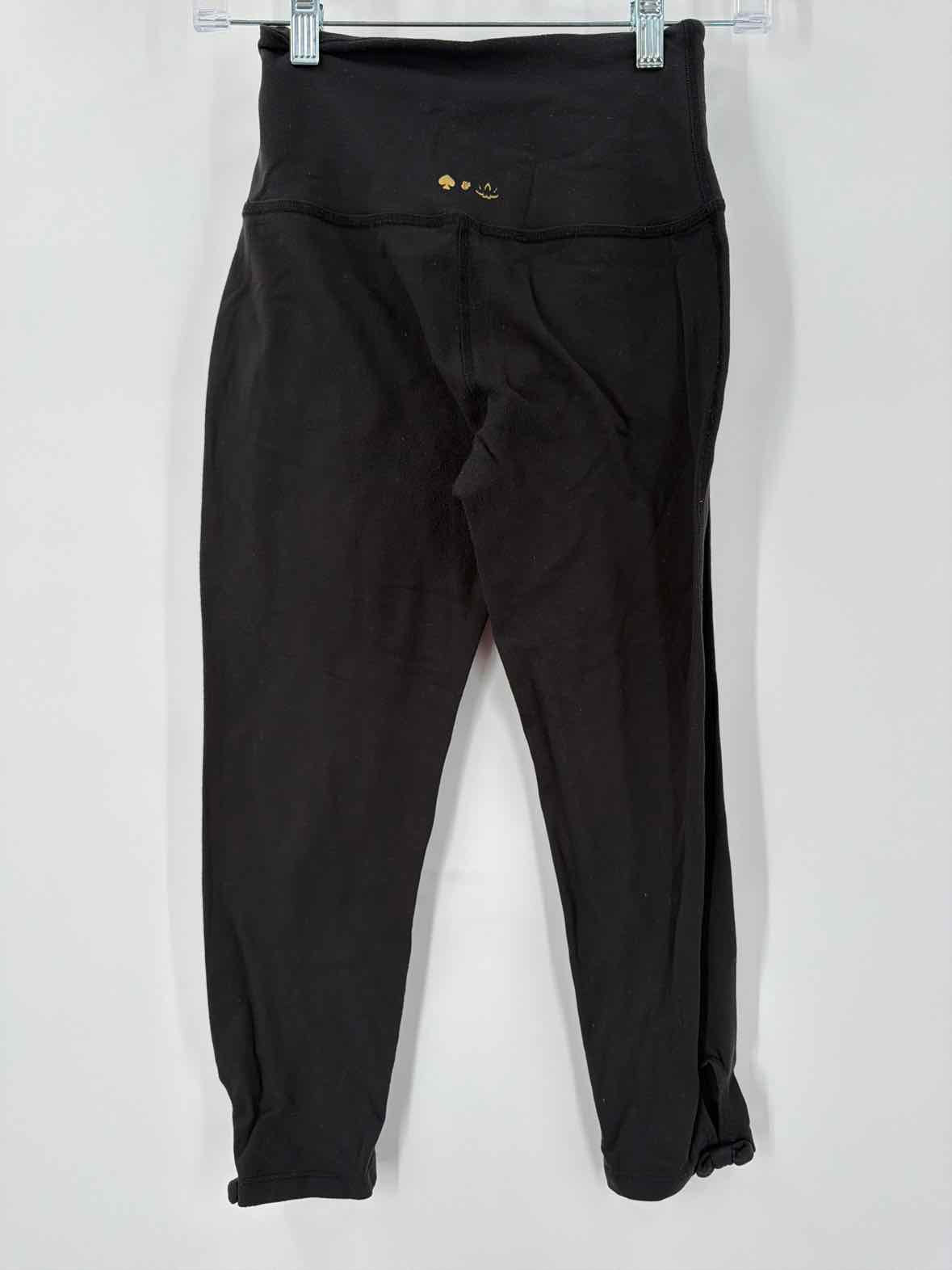 Pre-Owned Kate Spade Beyond Yoga Black Size Small Athletic Pants | True Fashionistas.