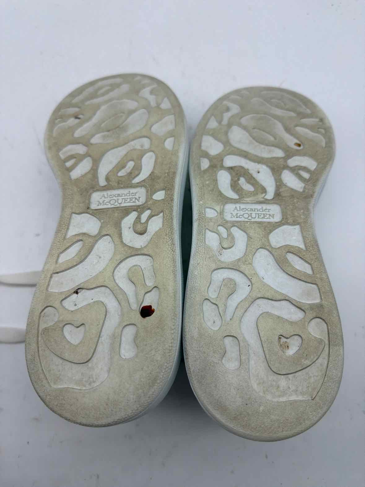 Pre-Owned Alexander McQueen White Size 7 Fashion Sneaker Athletic Shoes | True Fashionistas.