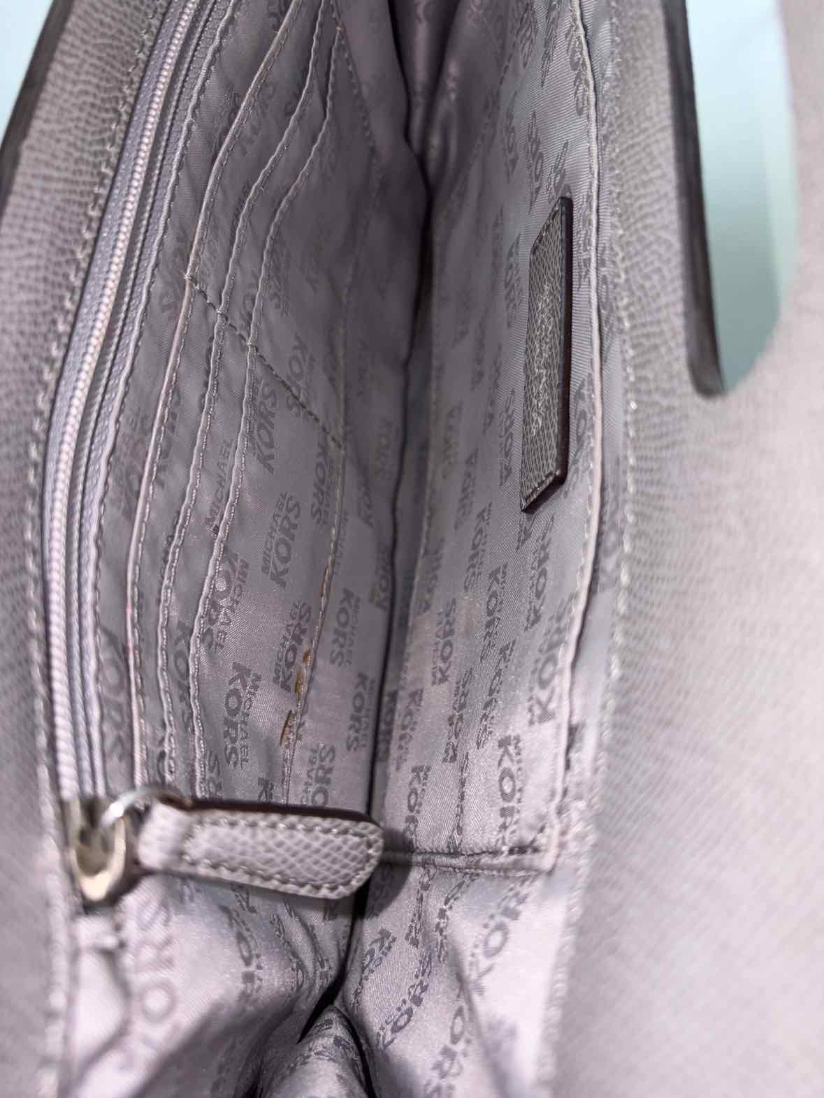 Pre-Owned Michael Kors Grey Shoulder Bag Shoulder Bag | True Fashionistas.