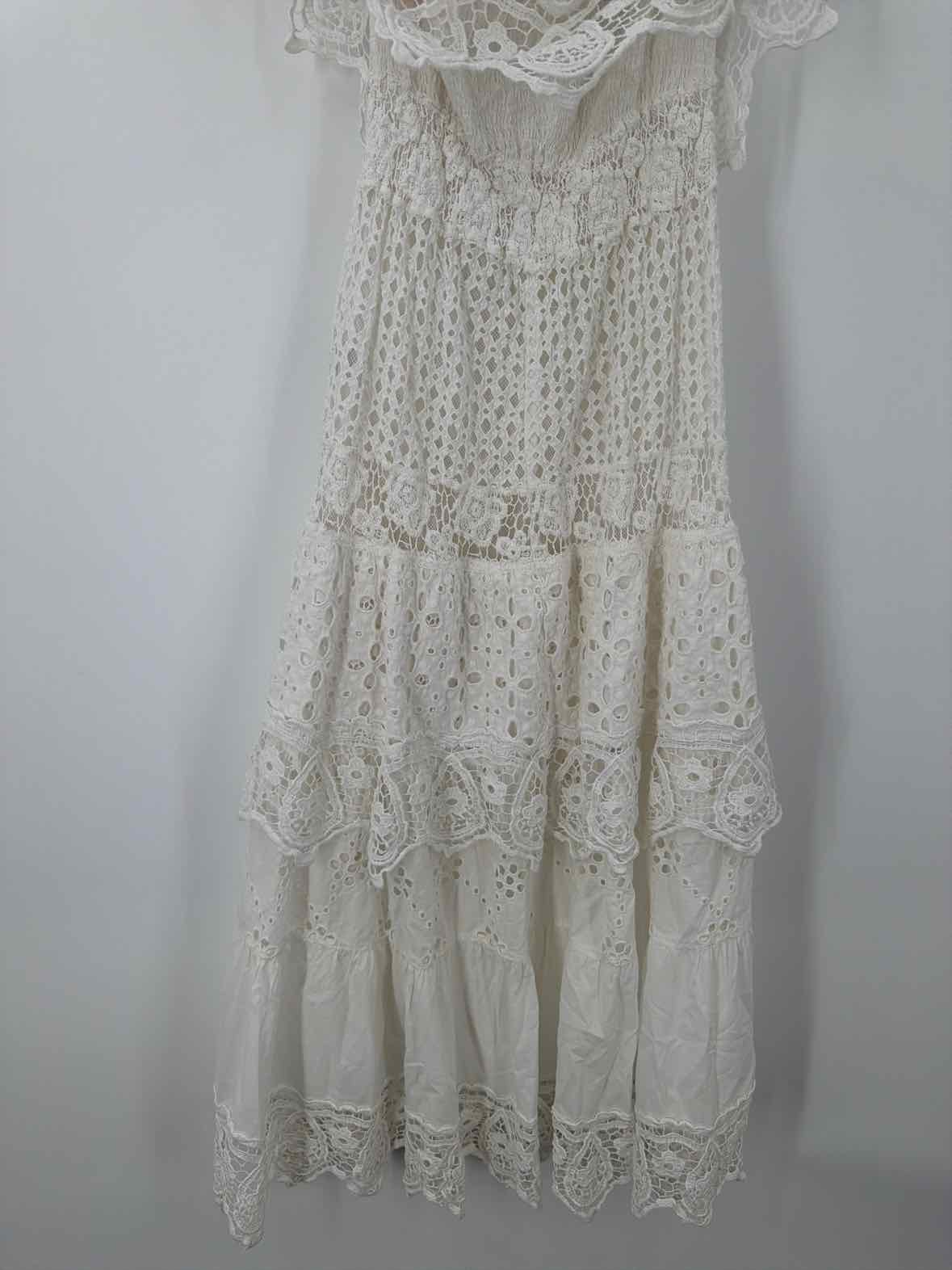 Pre-Owned Queen Moda Positano White Size Small Long Sleeveless Dress | True Fashionistas.