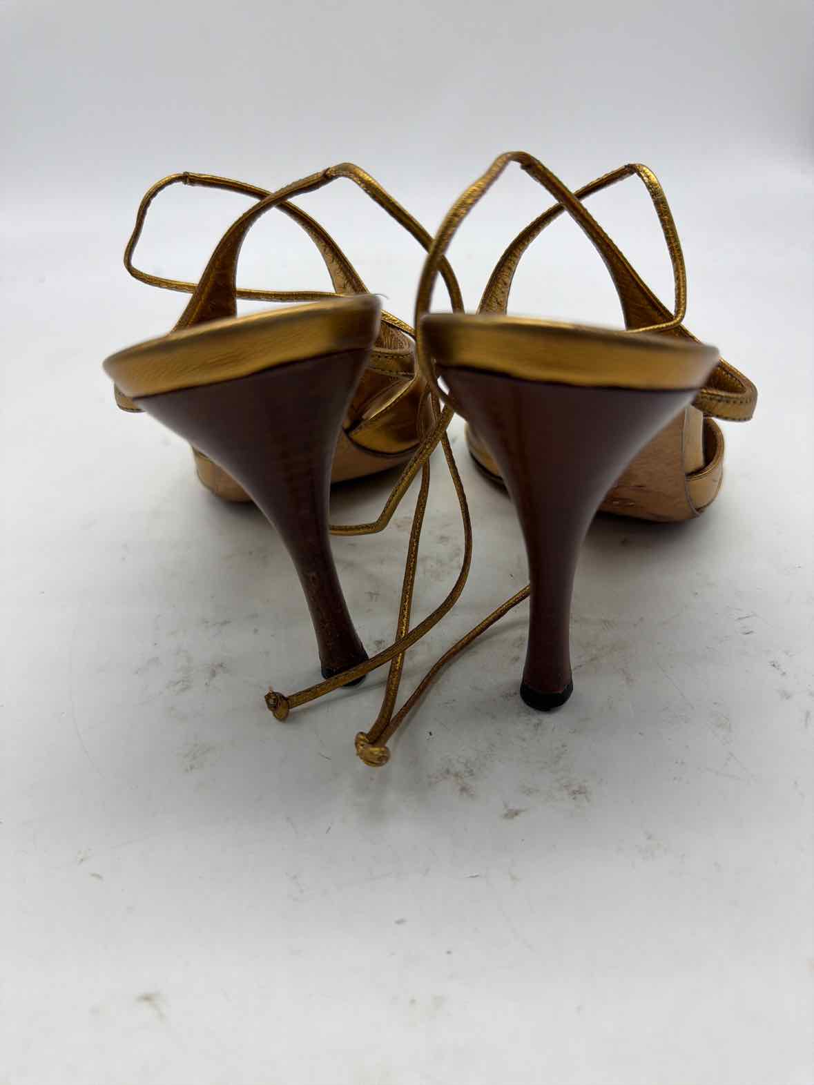 Pre-Owned Gucci Gold Size 6 Strappy Heels | True Fashionistas.
