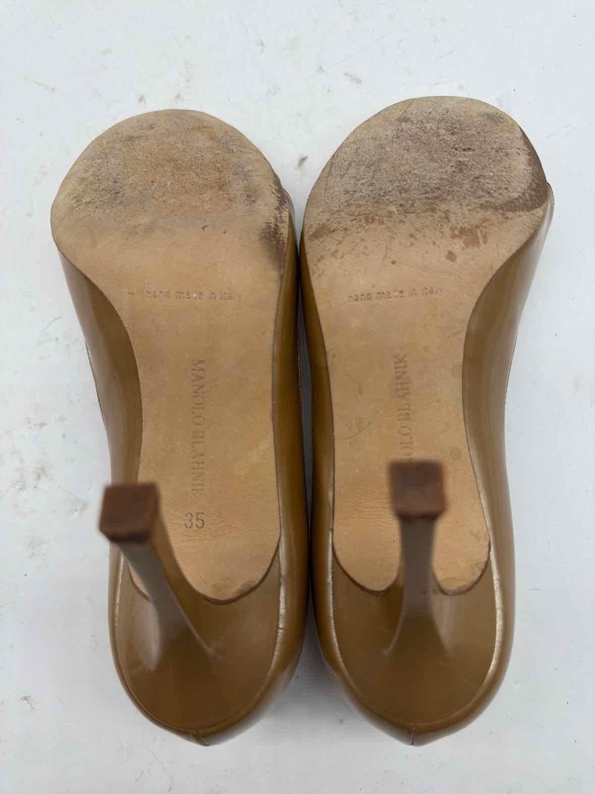 Pre-Owned Manolo Blahnik Tan Size 35 Peep Toe Heels | True Fashionistas.