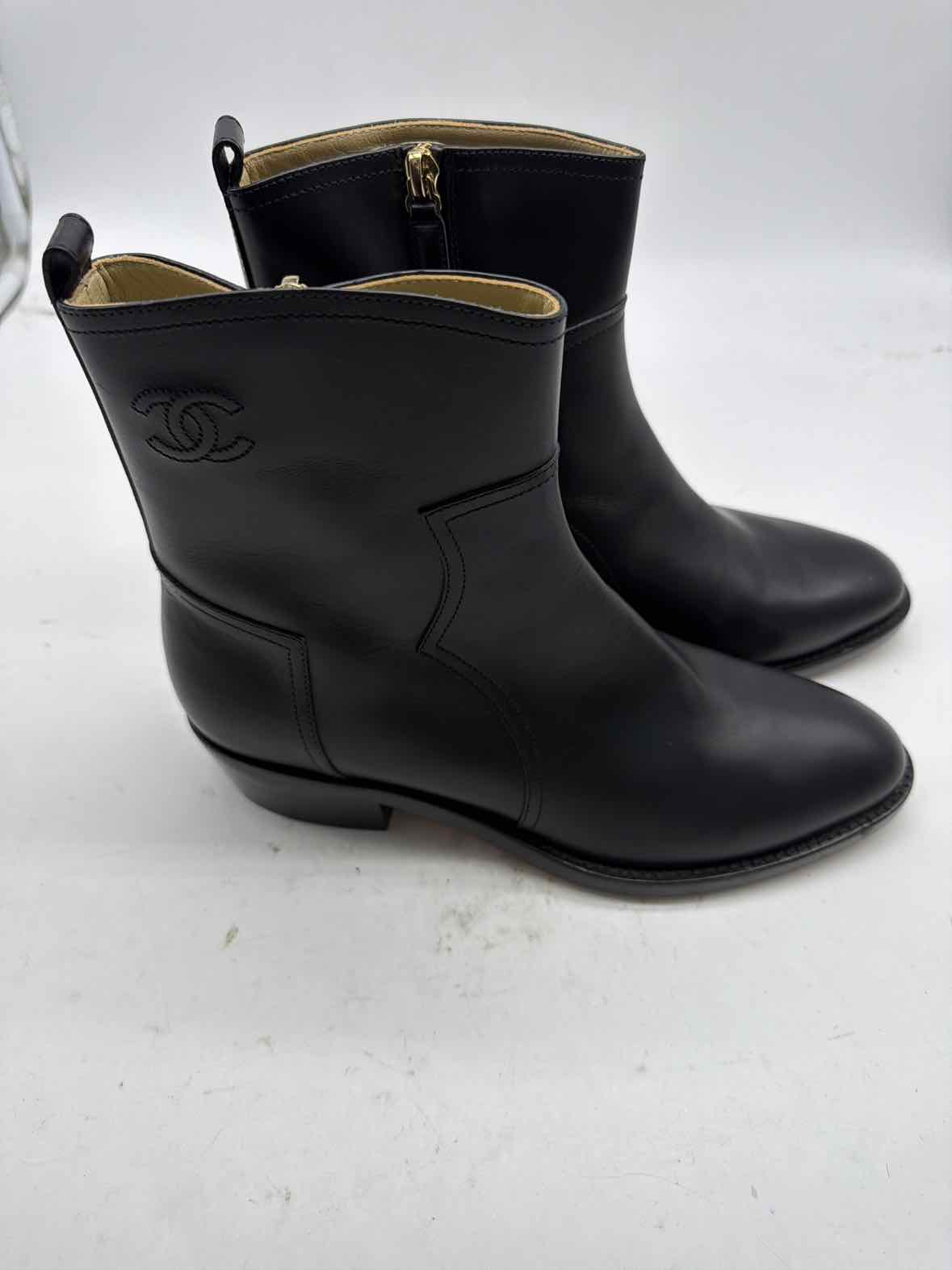 Pre-Owned Chanel Black Size 9 Leather Ankle Boots | True Fashionistas.