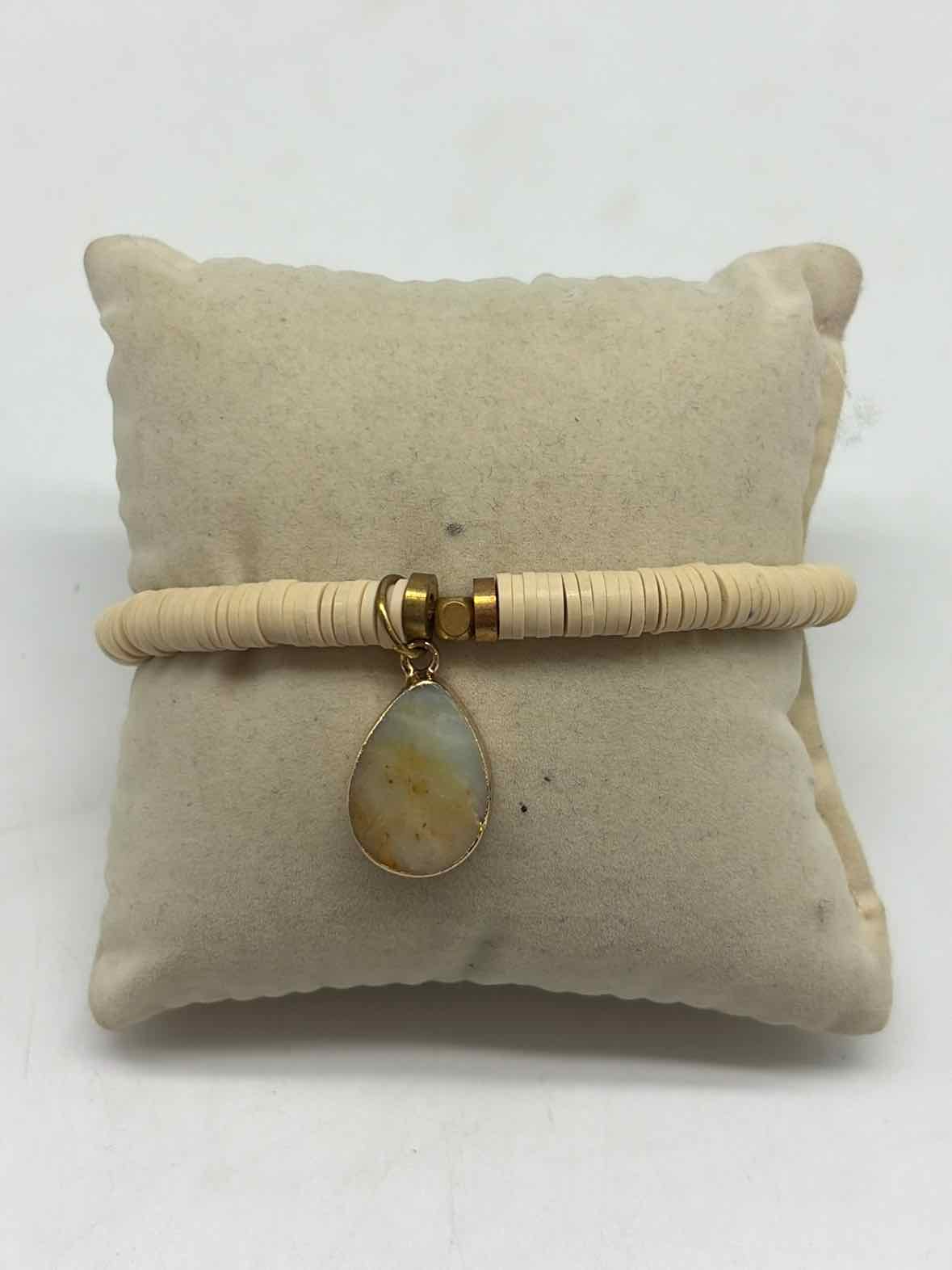 Pre-Owned OMI Ivory Stretchy Beaded Bracelet | True Fashionistas.