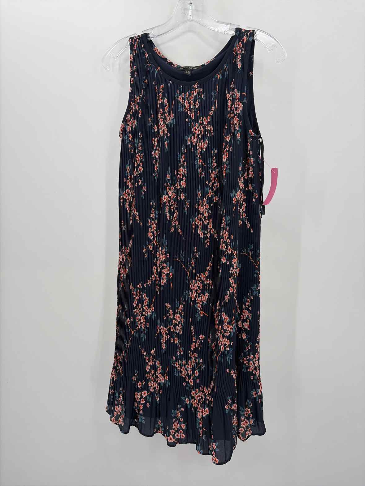 Banana Republic Navy Size Small Knee Length Sleeveless Dress | True Fashionistas.