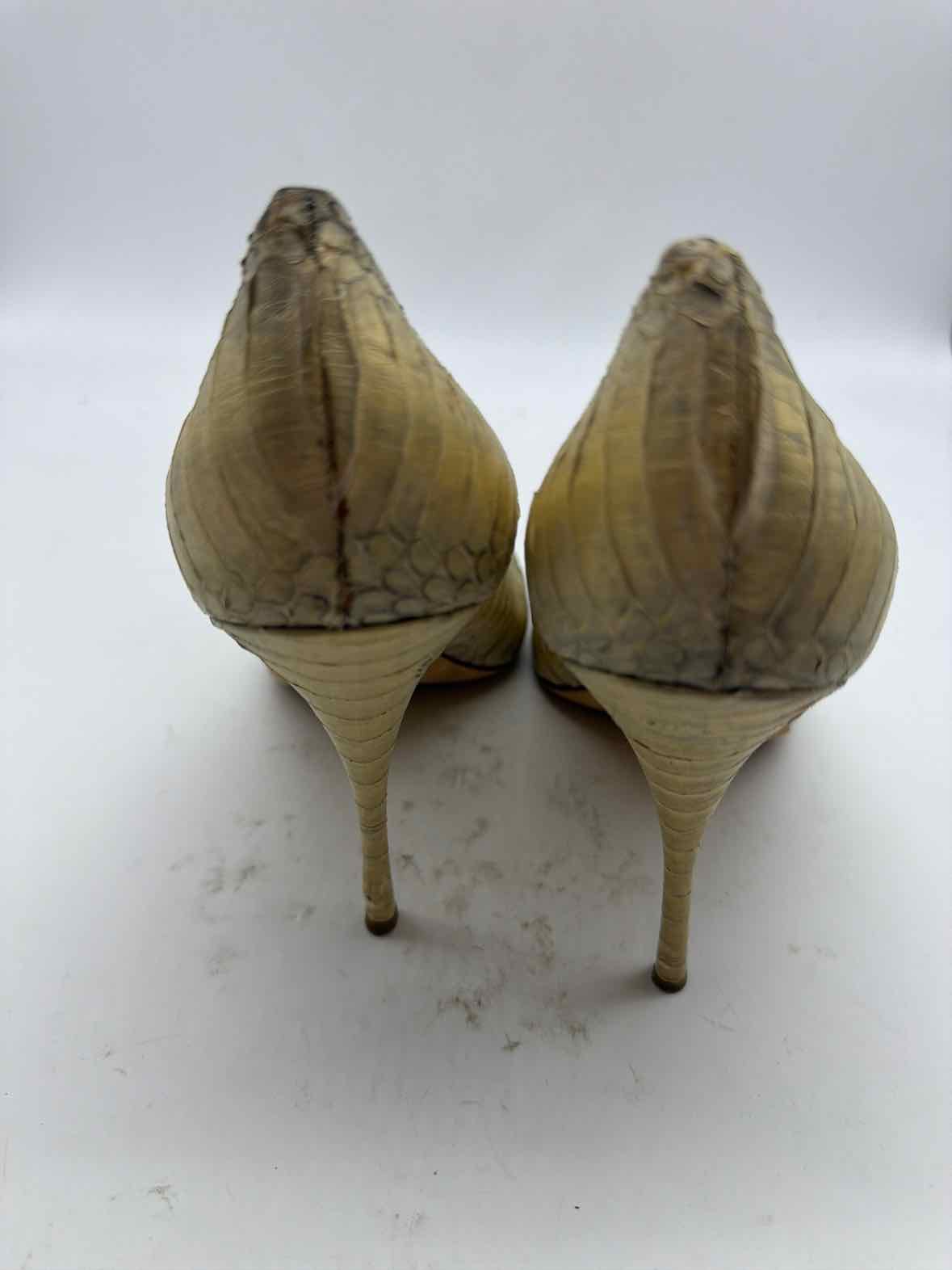 Pre-Owned Miu Miu Tan Size 11 Peep Toe Heels | True Fashionistas.