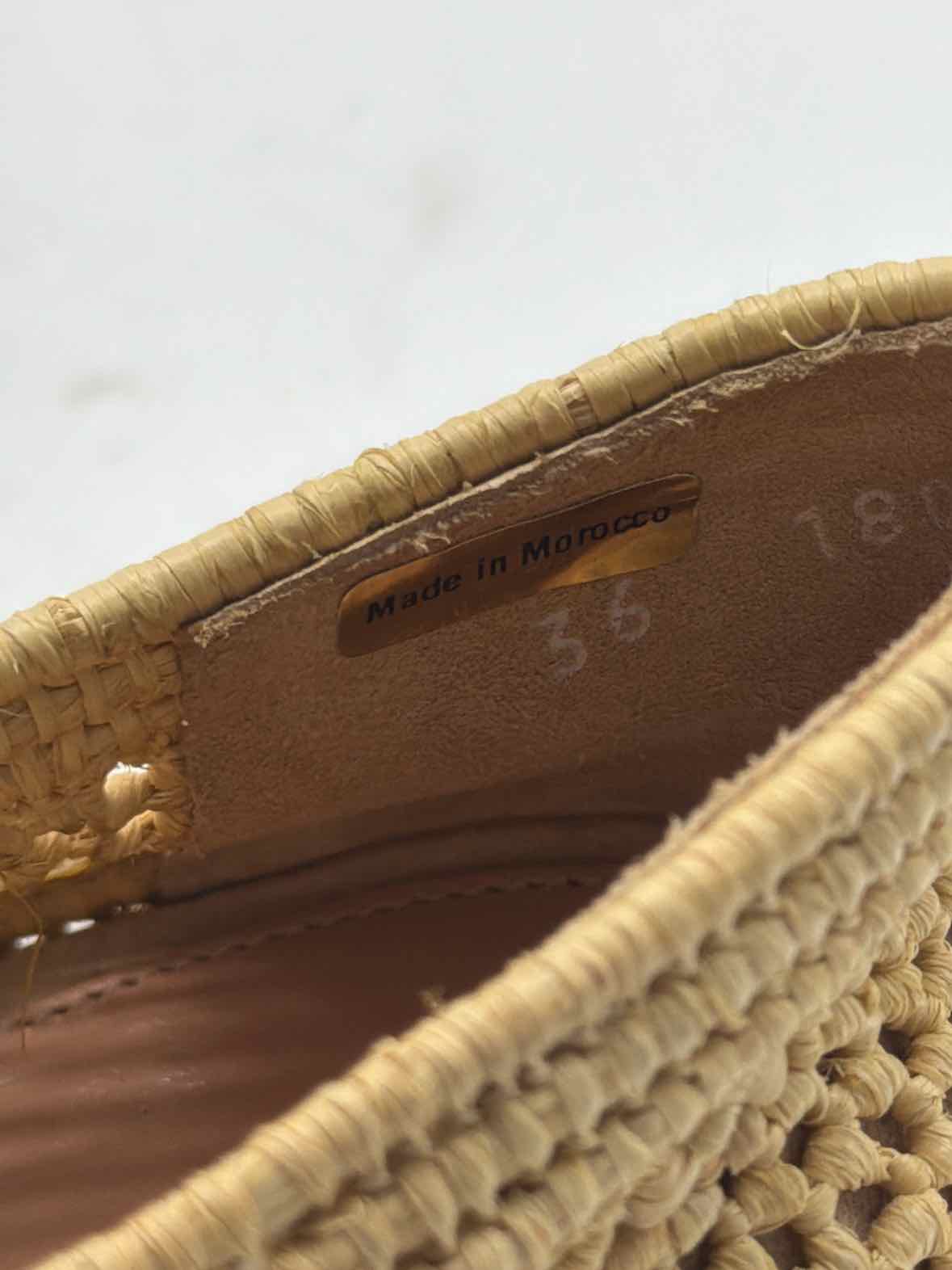 Pre-Owned Robert Clergerie Tan Size 6 Lace Up Flats | True Fashionistas.