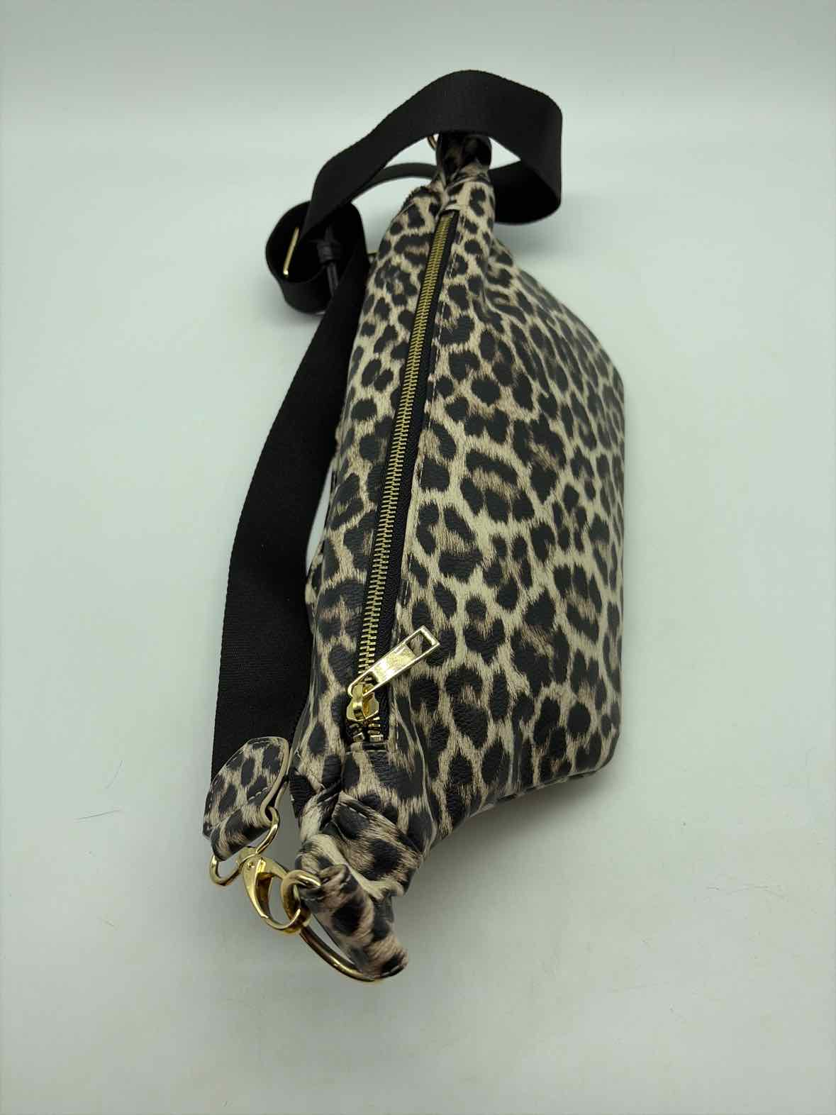 Pre-Owned Brigitte Brianna Grey waist bag Waist Bag | True Fashionistas.