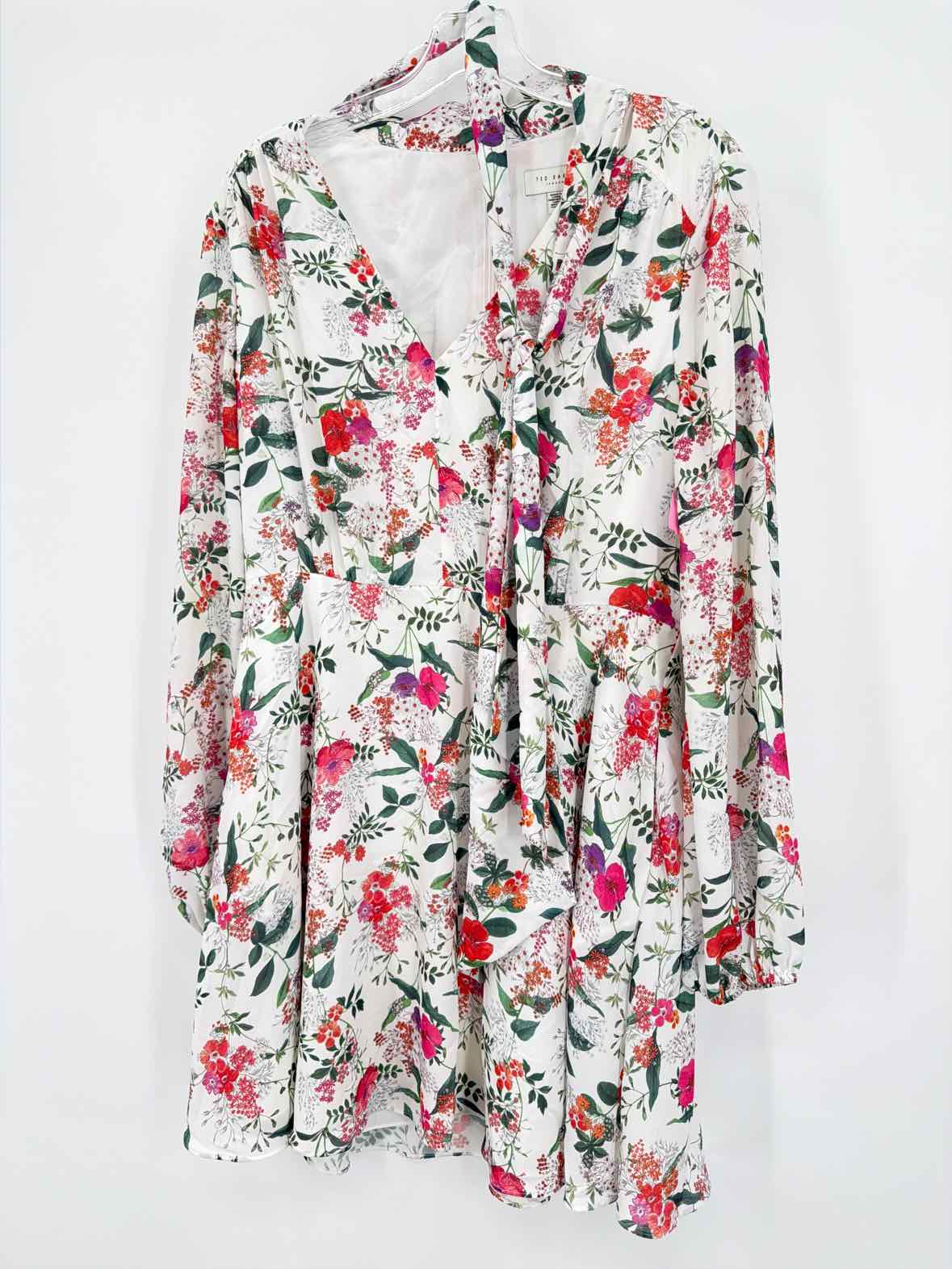 Pre-Owned Ted Baker White Size 3/10 Short Long Sleeve Dress | True Fashionistas.
