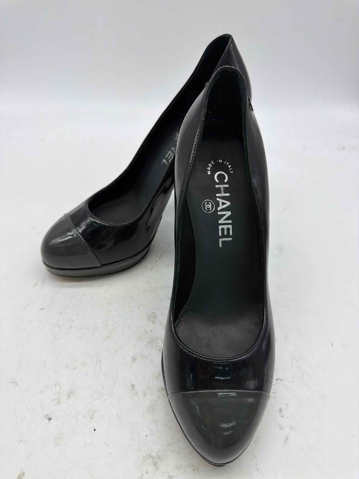 Pre-Owned Chanel Black Size 7 Patent Leather Pump Heels | True Fashionistas.