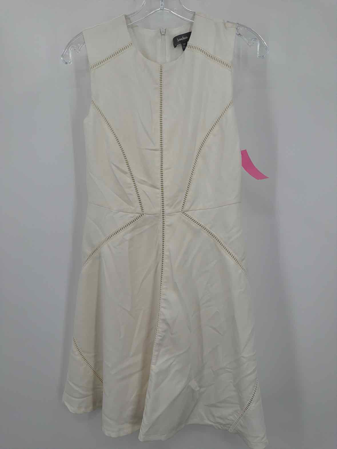 Pre-Owned Neiman Marcus White Size XS Short Sleeveless Dress | True Fashionistas.
