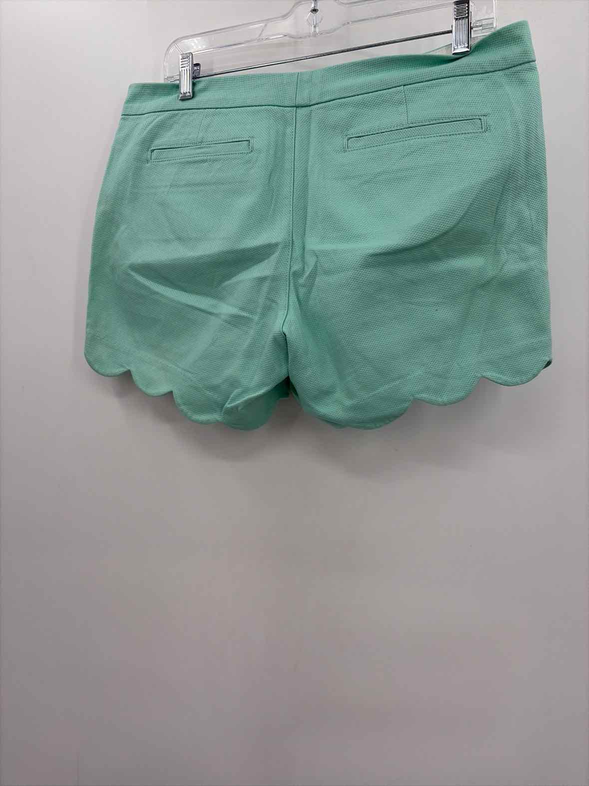 Pre-Owned Lilly Pulitzer Green Size 8 Scalloped Basic Shorts | True Fashionistas.