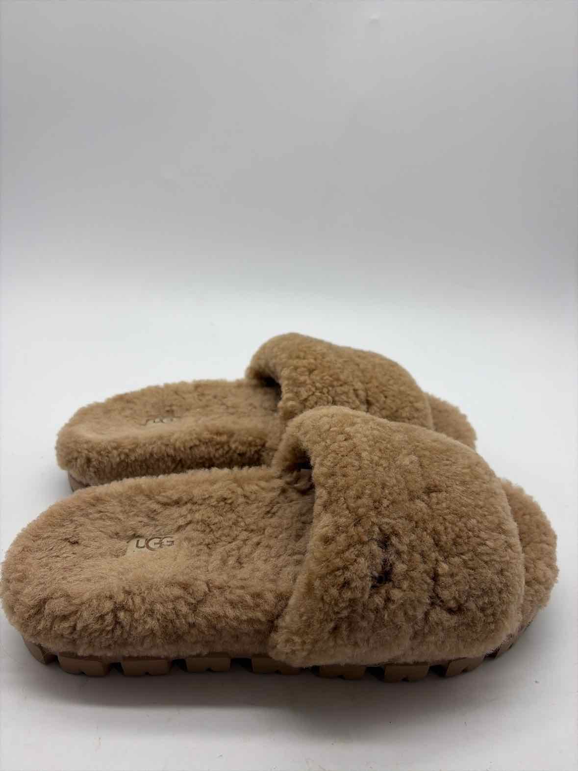 Pre-Owned UGG Tan Size 8 Shearling Slippers | True Fashionistas.