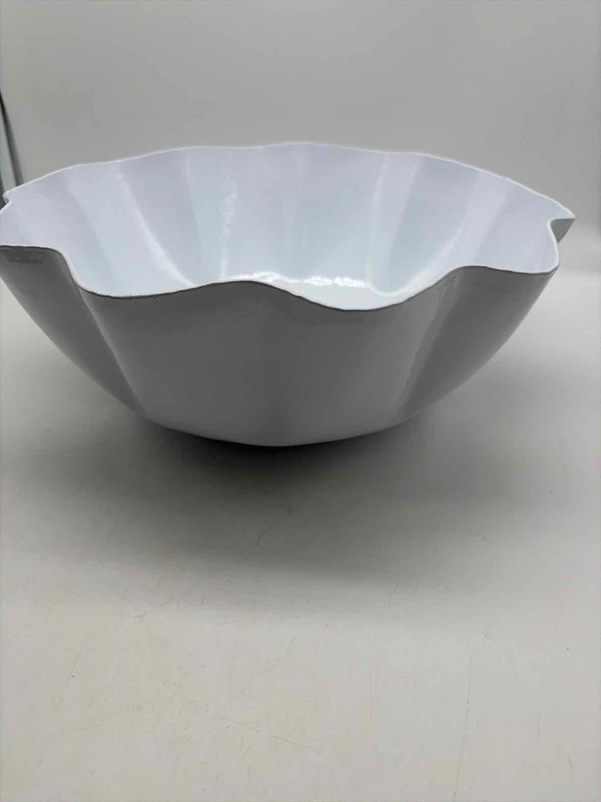 Mud Pie Set of 2 White and Tan Scalloped Bowl | True Fashionistas.