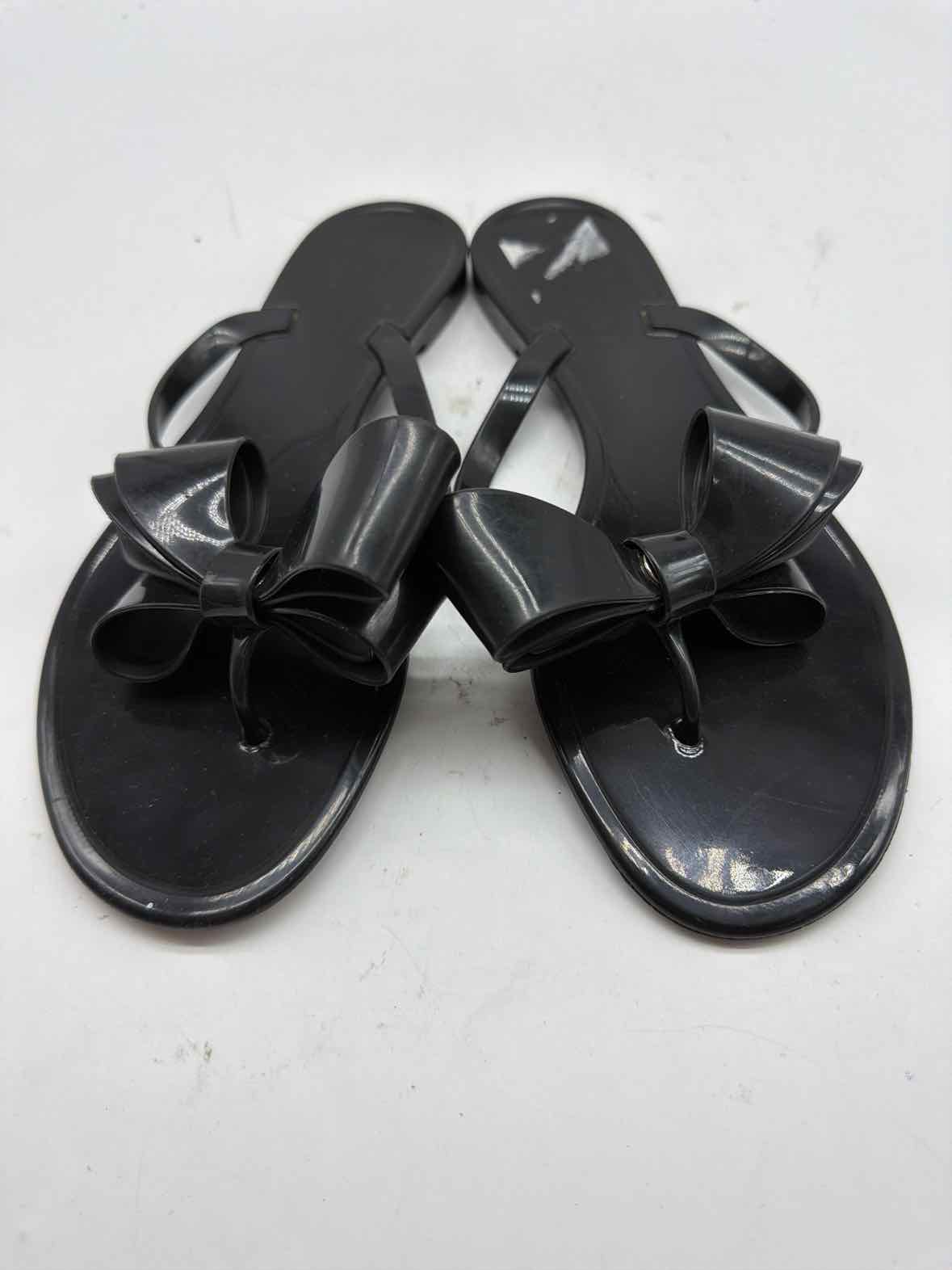 Pre-Owned Valentino Black Size 8 Jelly Thong Sandals | True Fashionistas.