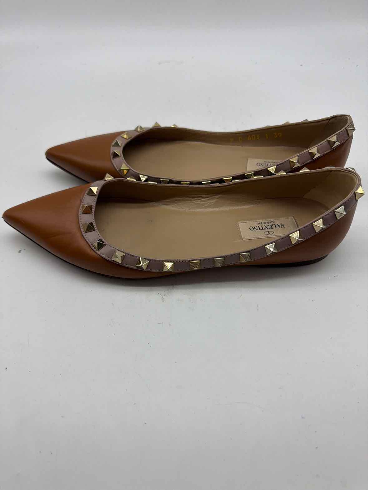 Pre-Owned Valentino Tan Size 39 Rockstud Slip On Flats | True Fashionistas.