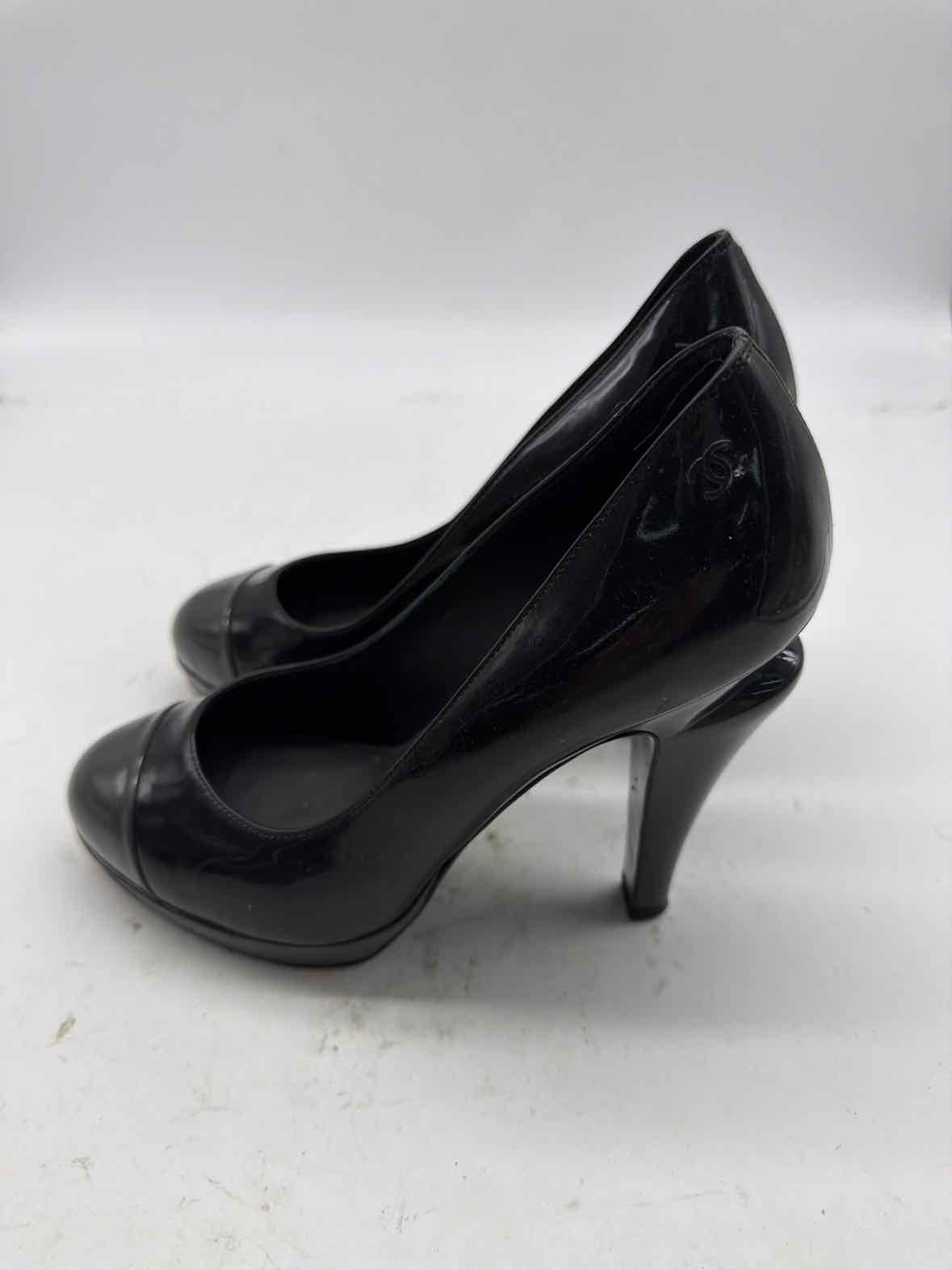 Pre-Owned Chanel Black Size 7 Patent Leather Pump Heels | True Fashionistas.
