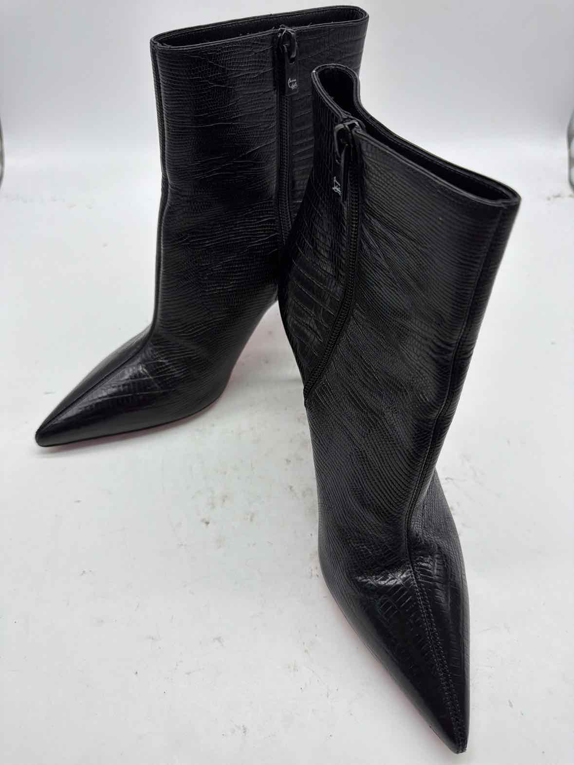 Pre-Owned Christian Louboutin Black Size 9.5 Leather Ankle Boot Boots | True Fashionistas.