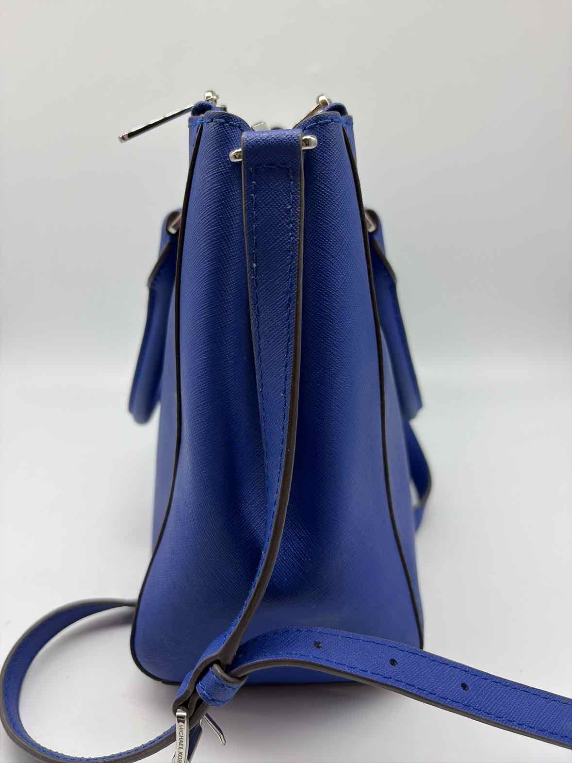 Pre-Owned MICHAEL Michael Kors Blue Crossbody Crossbody | True Fashionistas.