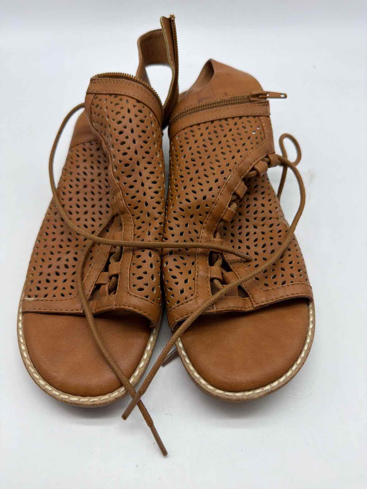 Pre-Owned Sofft Tan Size 9.5 Caged Flats | True Fashionistas.