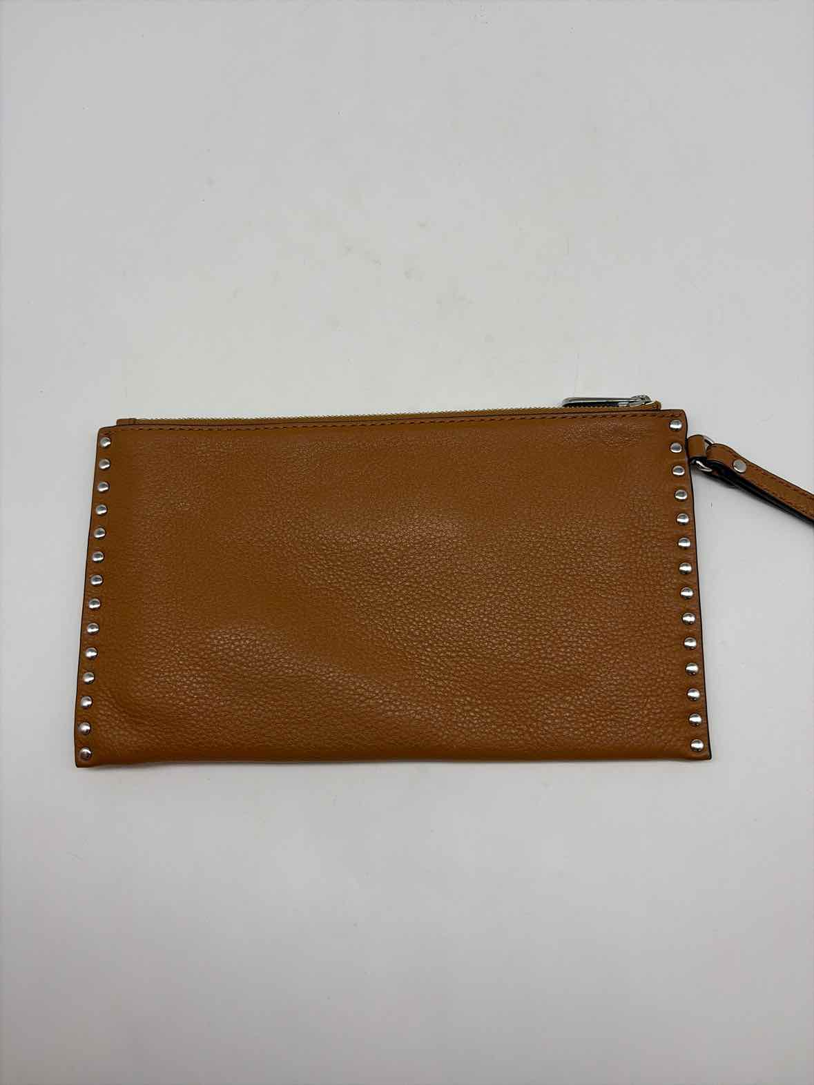 Pre-Owned Michael Kors Tan Clutch Clutch | True Fashionistas.