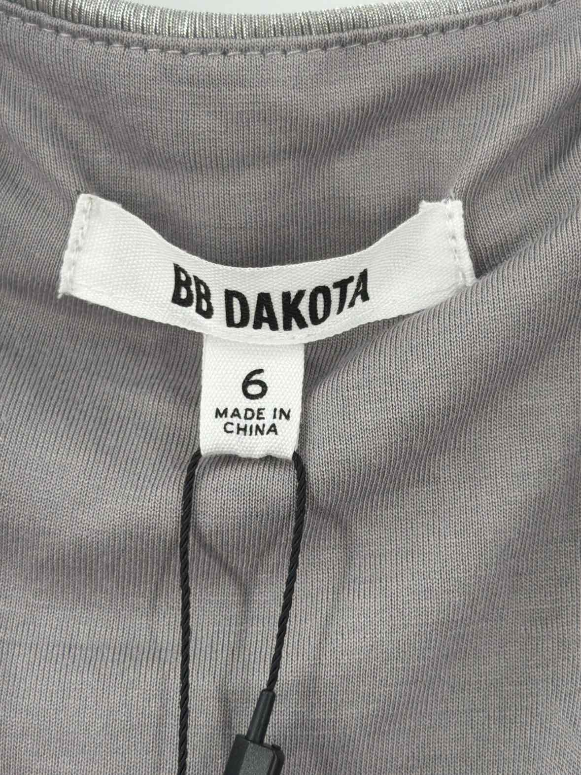 Pre-Owned BB Dakota Grey Size 6 Short Sleeveless Dress | True Fashionistas.