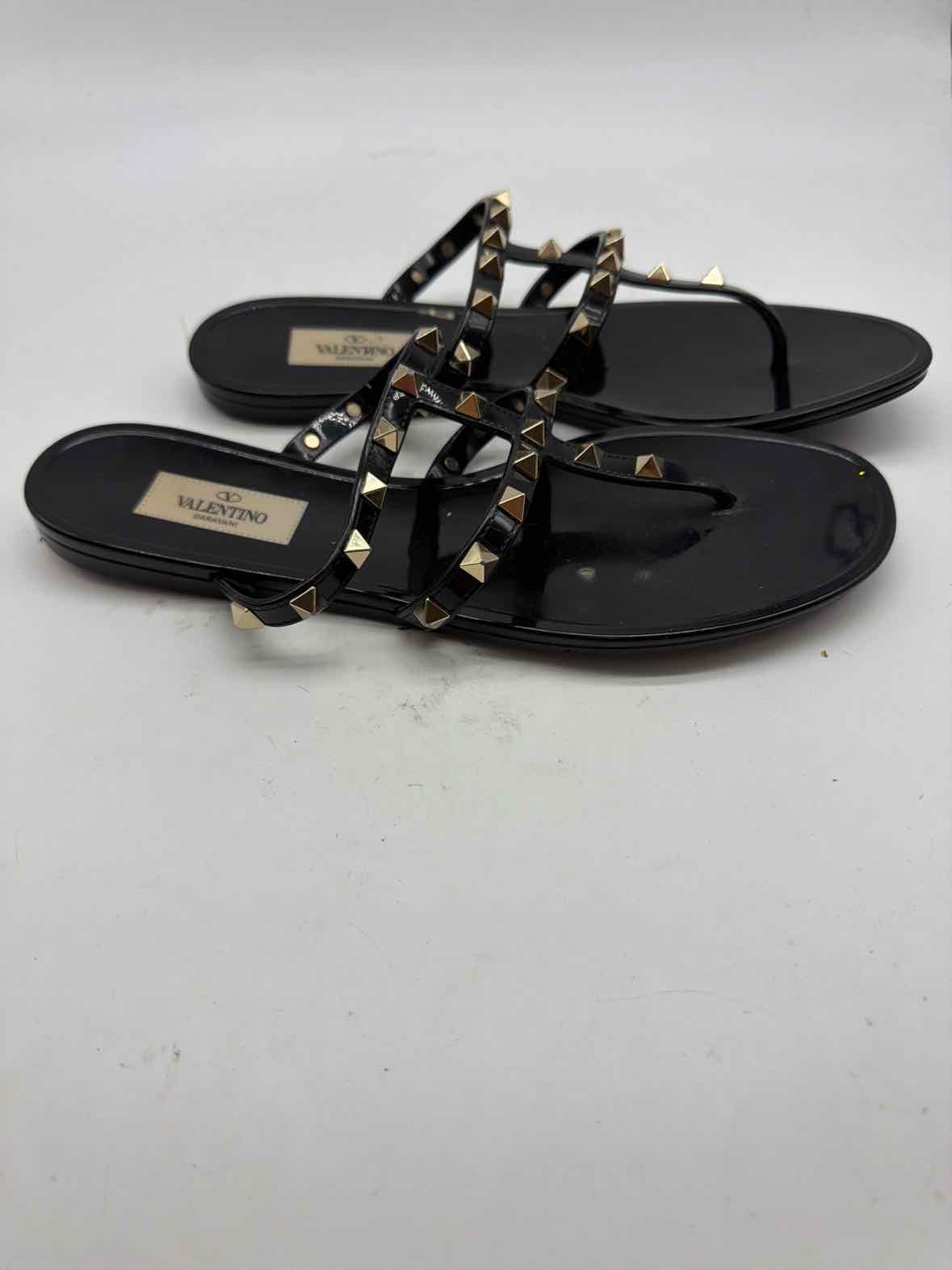 Pre-Owned Valentino Black Size 39 Jelly Rockstud Thong Sandals | True Fashionistas.