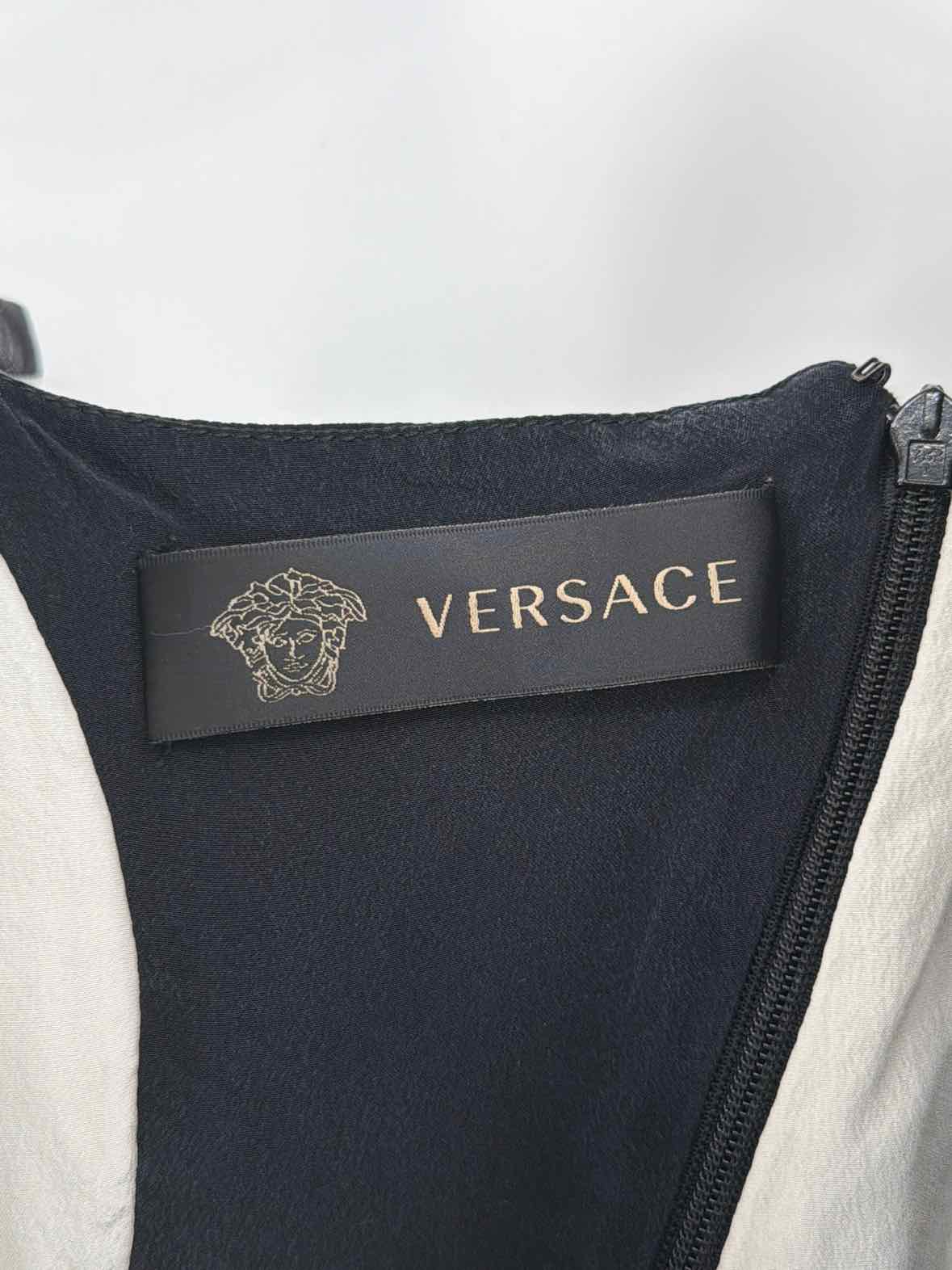 Pre-Owned Versace Black Size 40/6 Short Short Sleeve Dress | True Fashionistas.