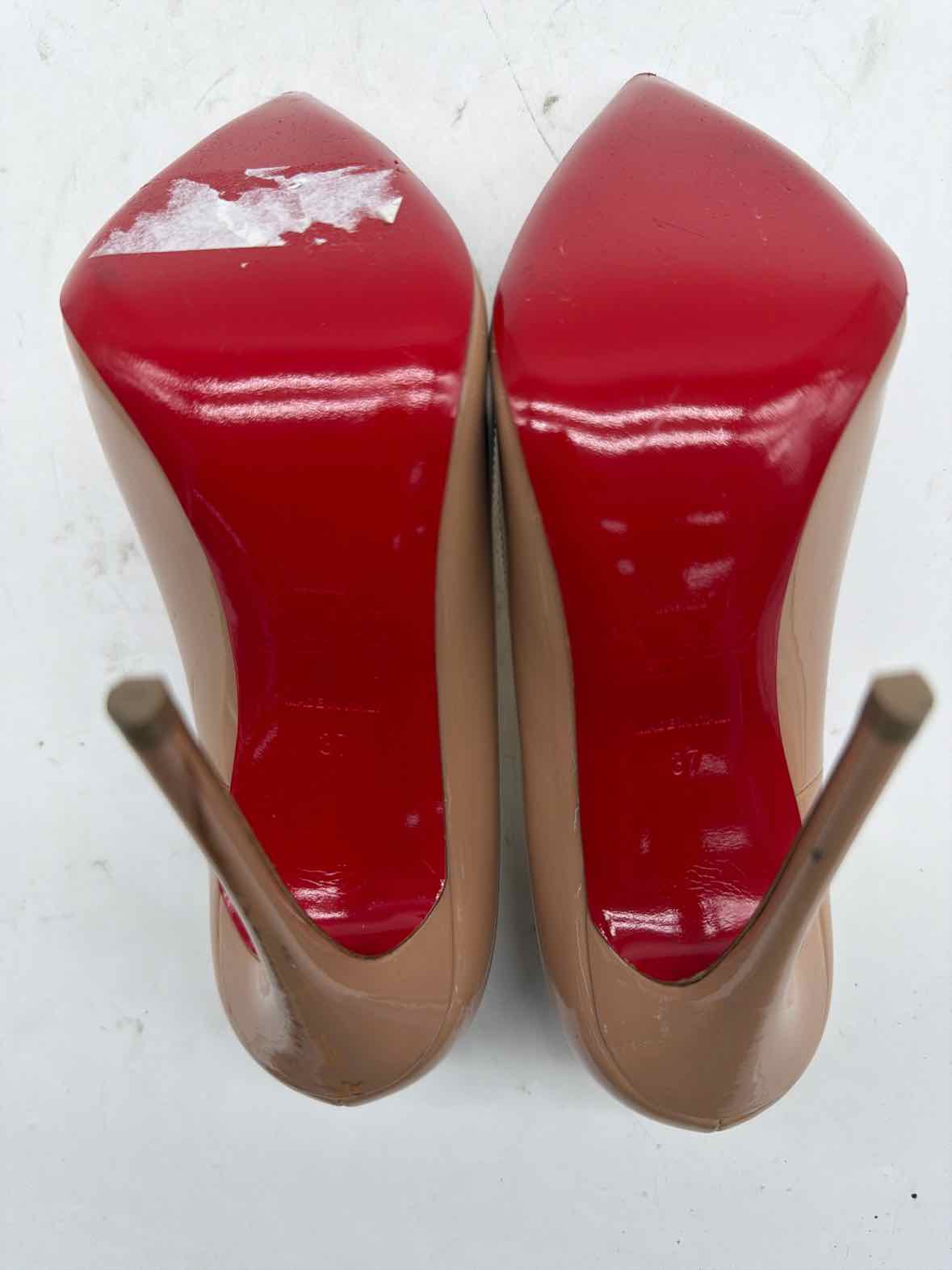 Pre-Owned Christian Louboutin Tan Size 7 Patent Leather Pump Heels | True Fashionistas.