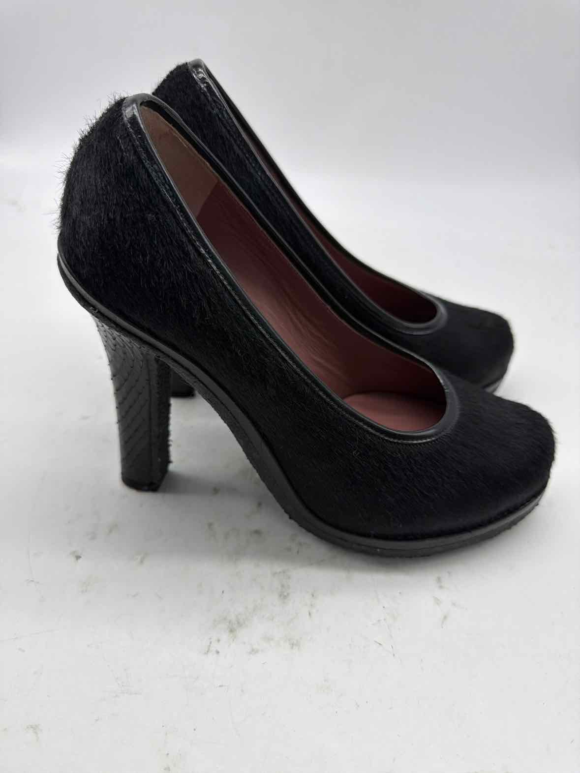 Pre-Owned Viktor & Rolf Black Size 5.5 Pump Heels | True Fashionistas.