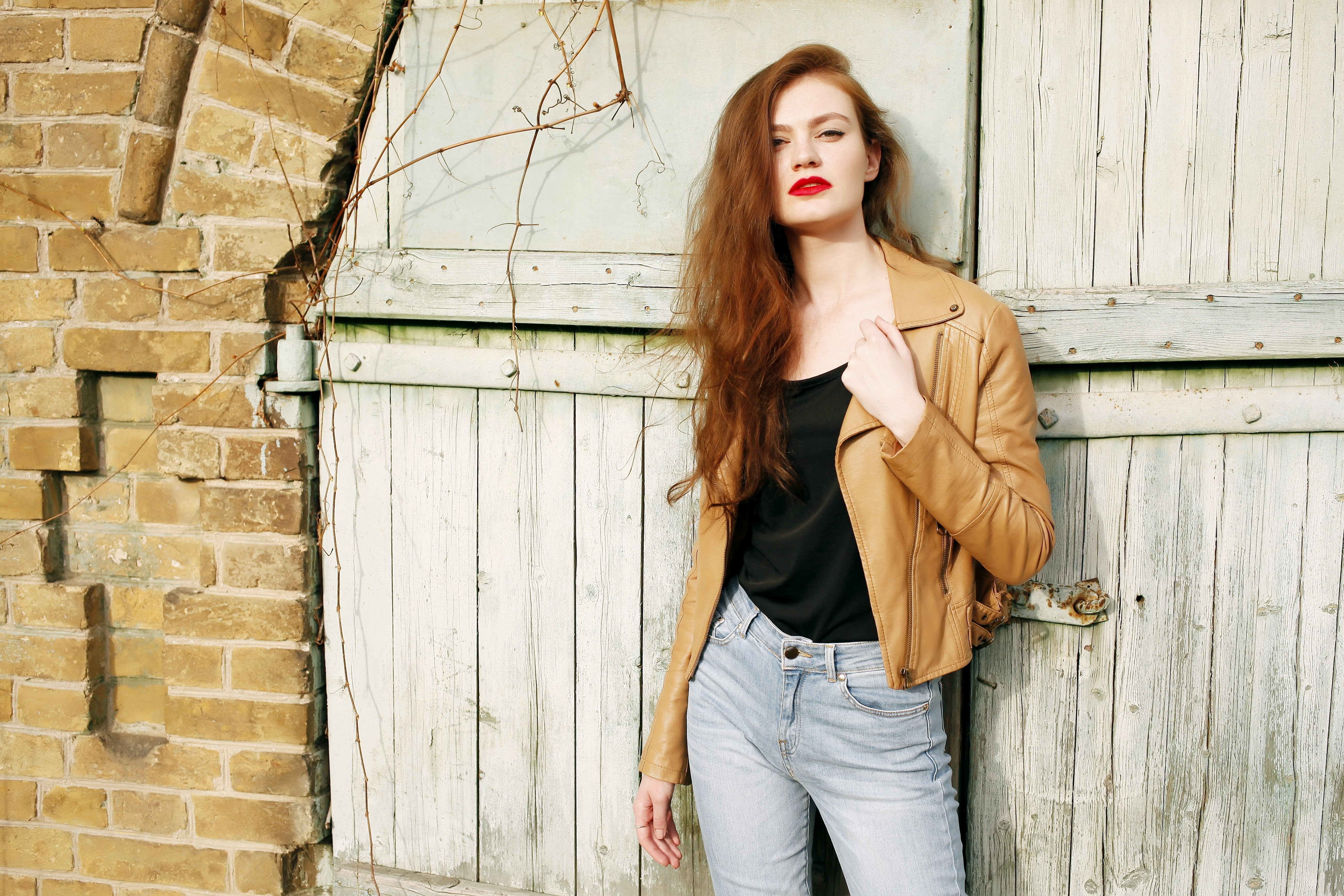 GOTTA GET ME A BROWN LEATHER JACKET! |  truefashionistas | Women’s Fashion and Clothing