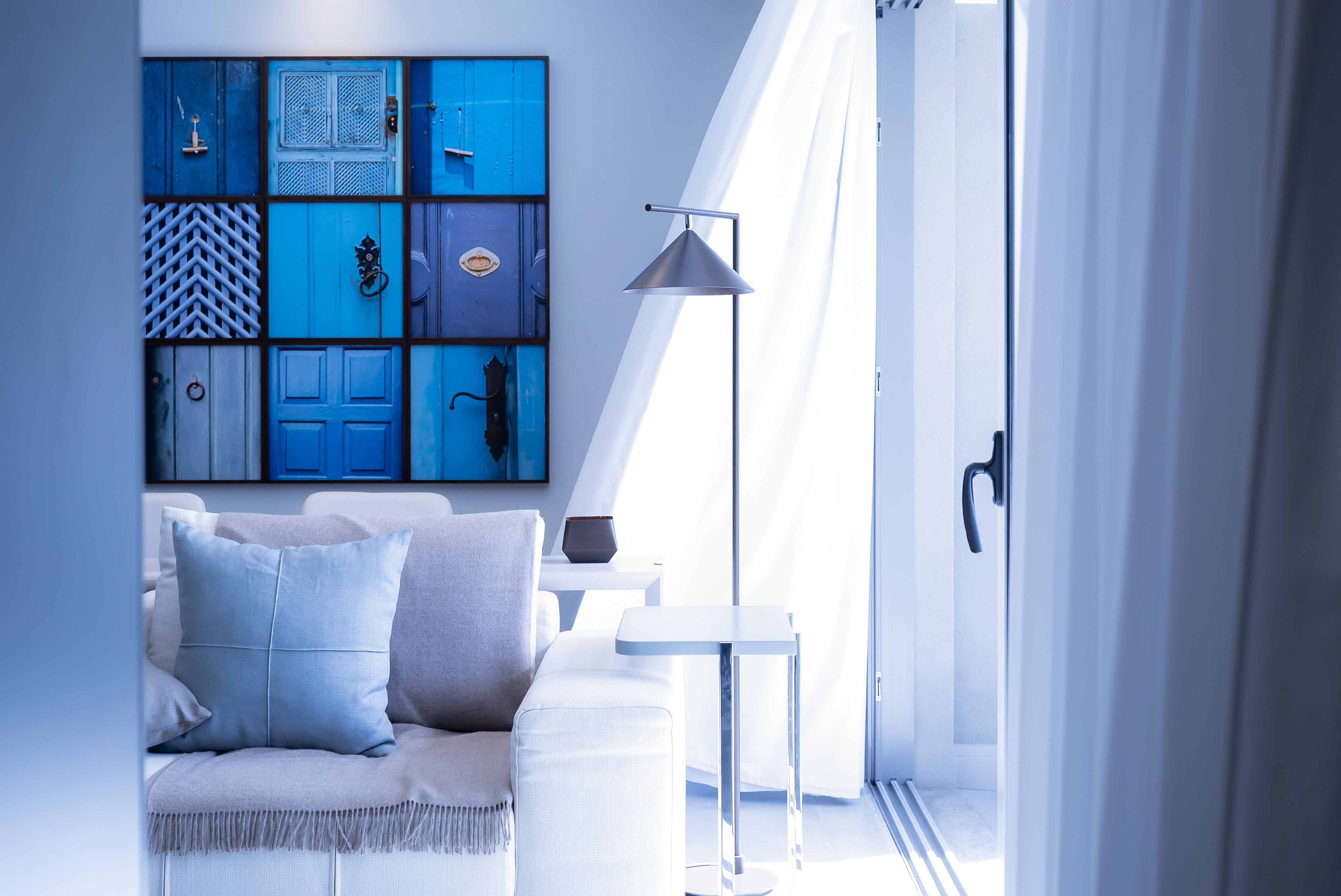 TRUE FASHIONISTA HOME: WHAT TO DO WITH PANTONE BLUE