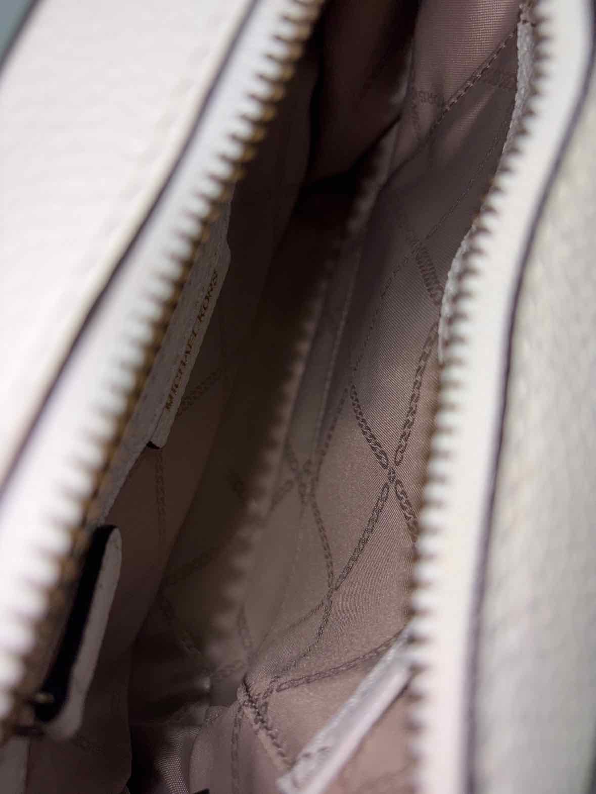 Pre-Owned Michael Kors Ivory Crossbody Crossbody | True Fashionistas.