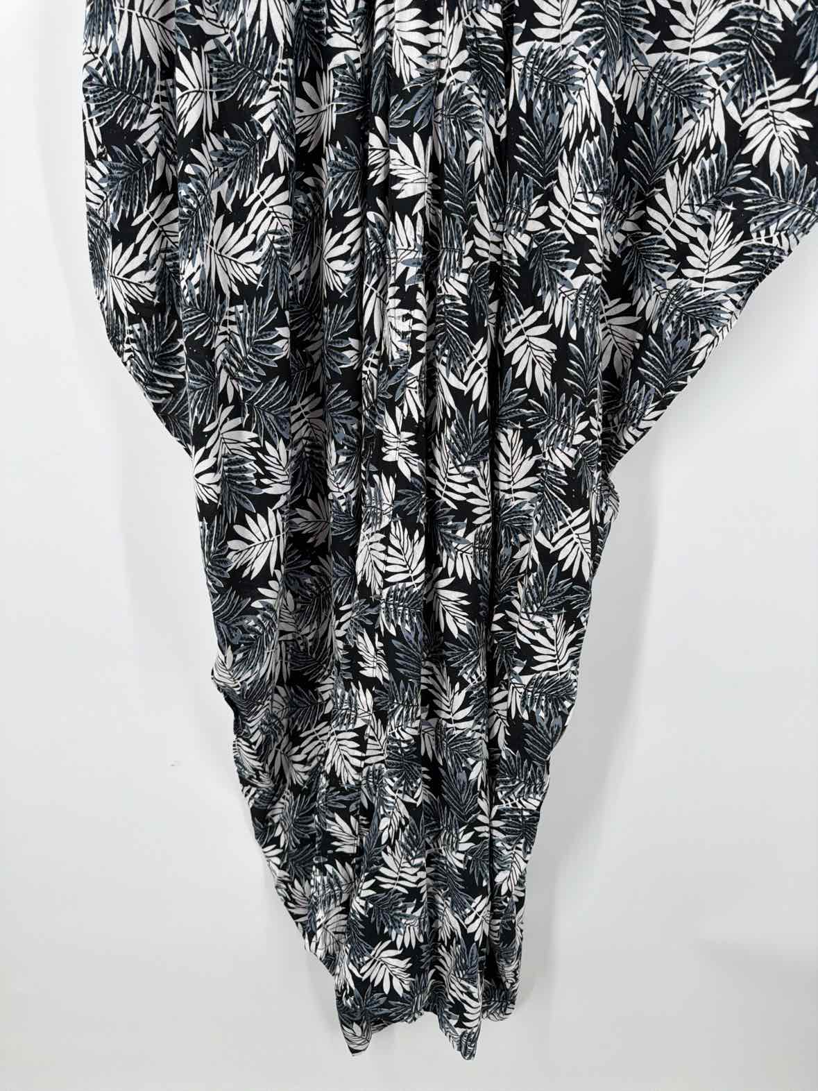 Pre-Owned Made On Earth Black Size One Size Long Short Sleeve Dress | True Fashionistas.