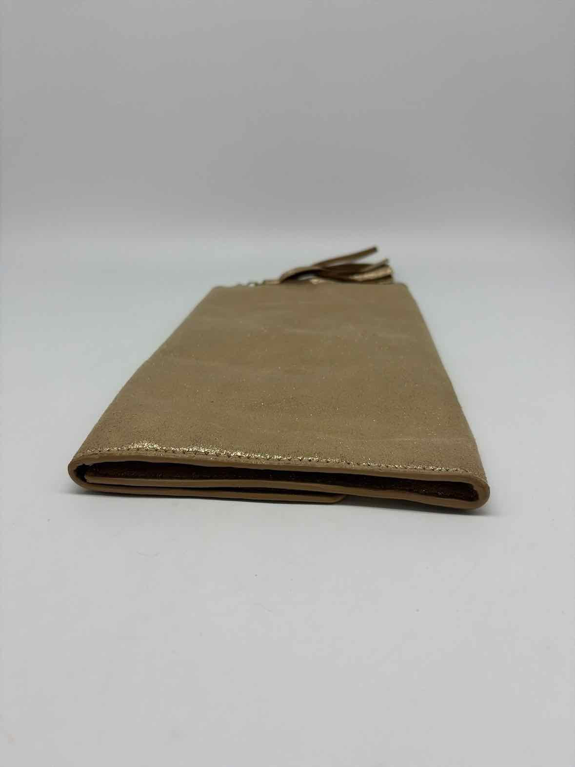 Pre-Owned Lilly Pulitzer Gold Clutch Clutch | True Fashionistas.
