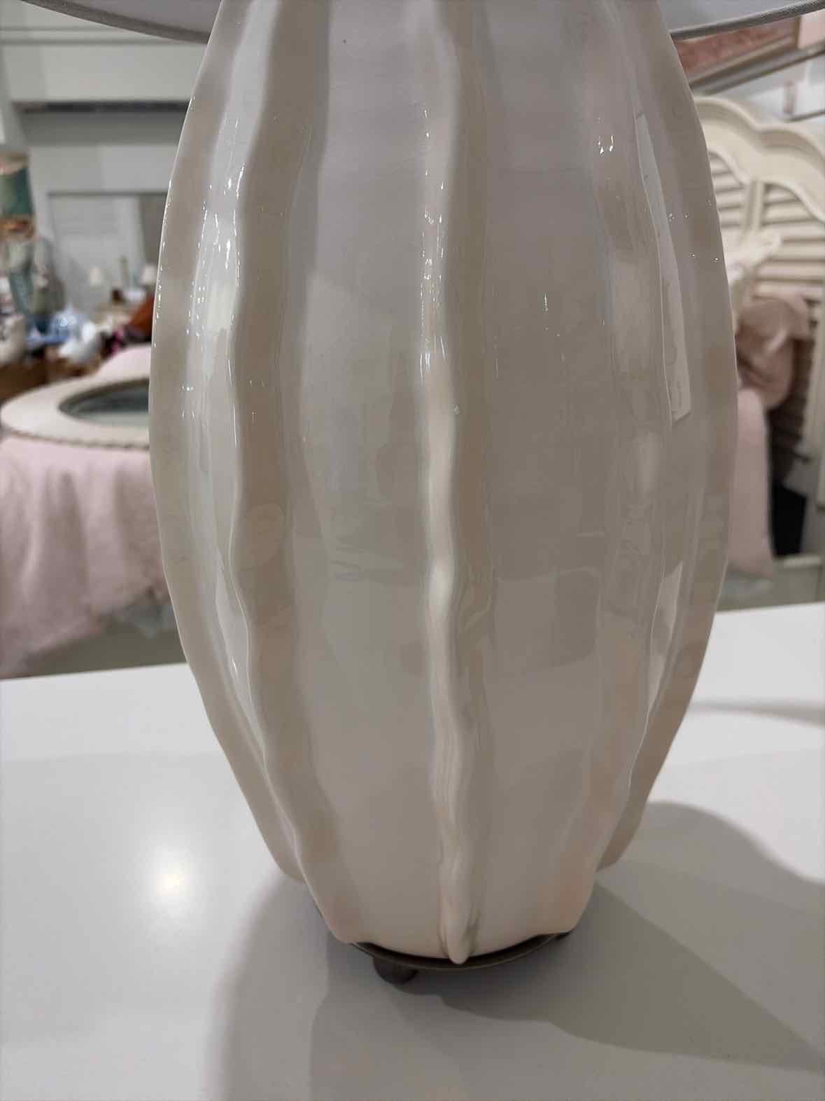 Beige Ribbed Table Lamp | True Fashionistas.